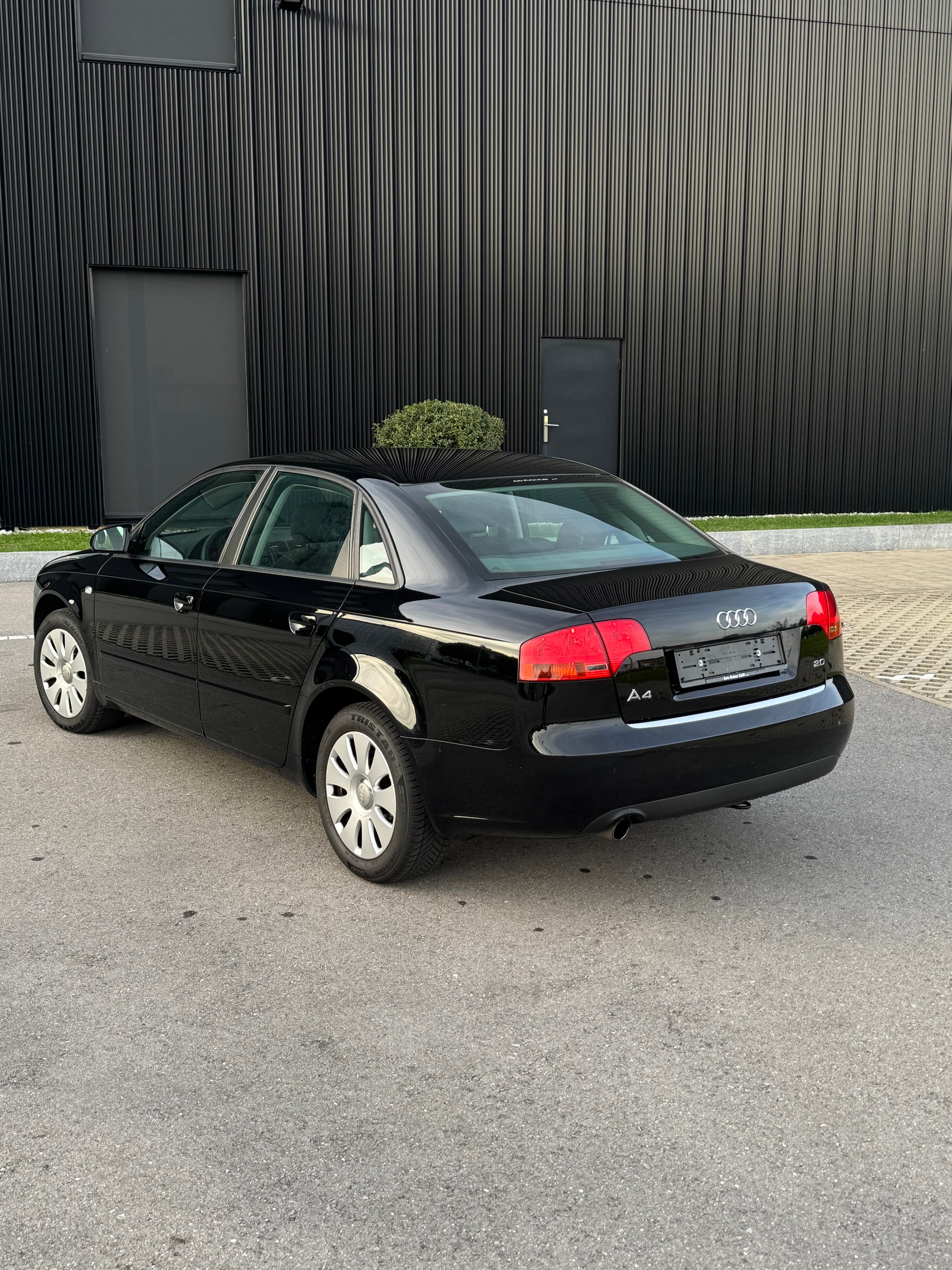AUDI A4 2.0-image-7