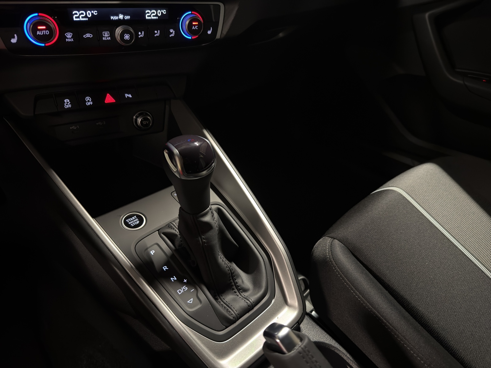 AUDI A1 Sportback 30 TFSI Attraction S-tronic-image-12