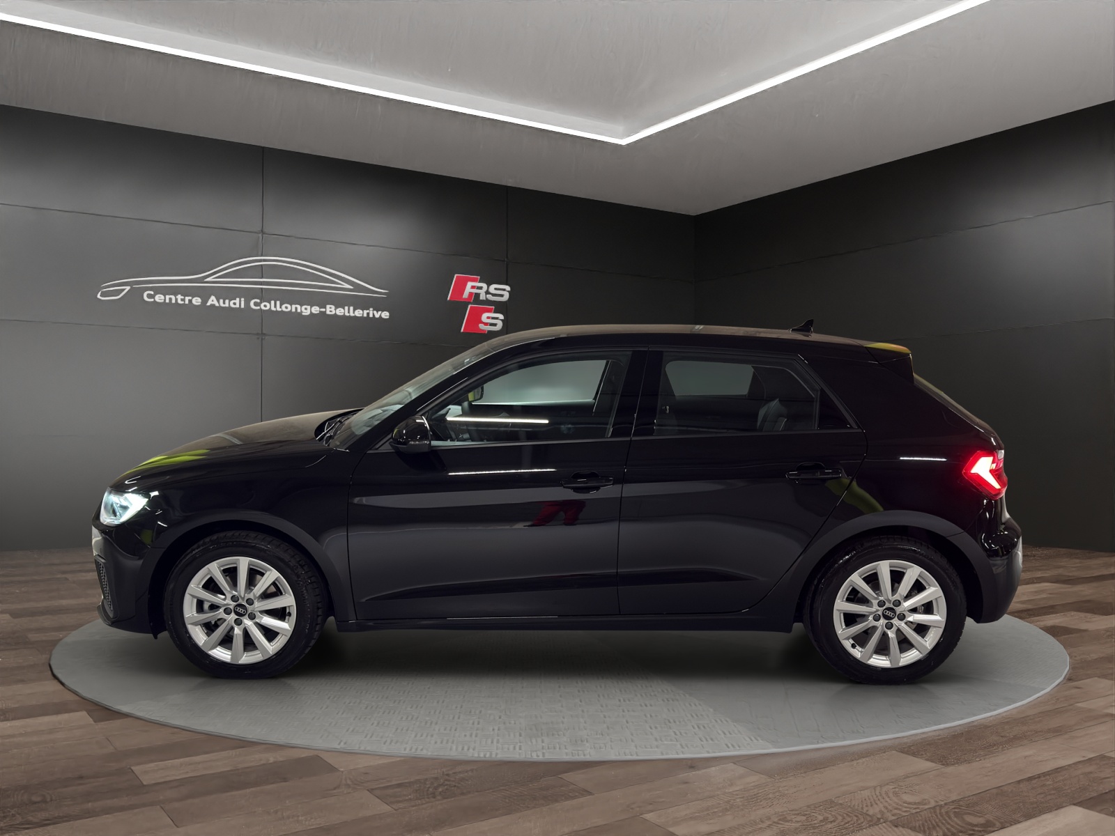 AUDI A1 Sportback 30 TFSI Attraction S-tronic-image-2