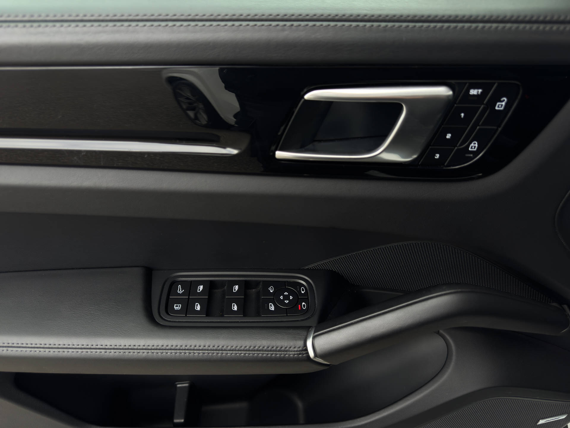 PORSCHE Cayenne E-Hybrid Coupé Platinum Edition-image-11
