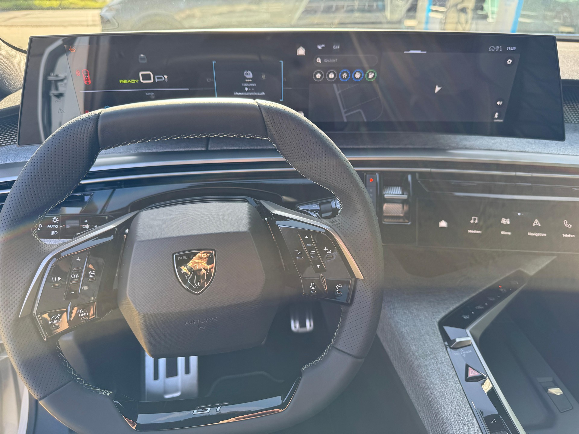 PEUGEOT 5008 e-Launch Edition AWD-image-9