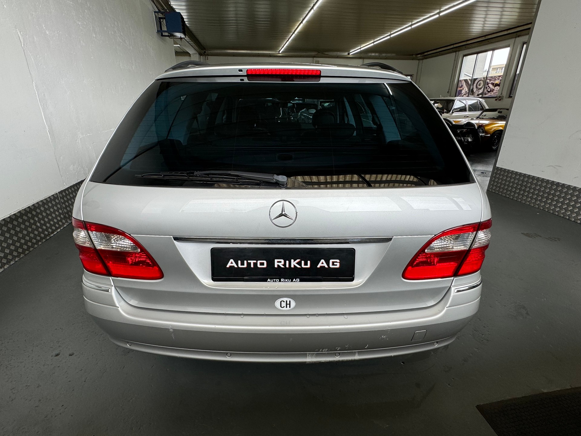 MERCEDES-BENZ E 270 CDI Avantgarde-image-8