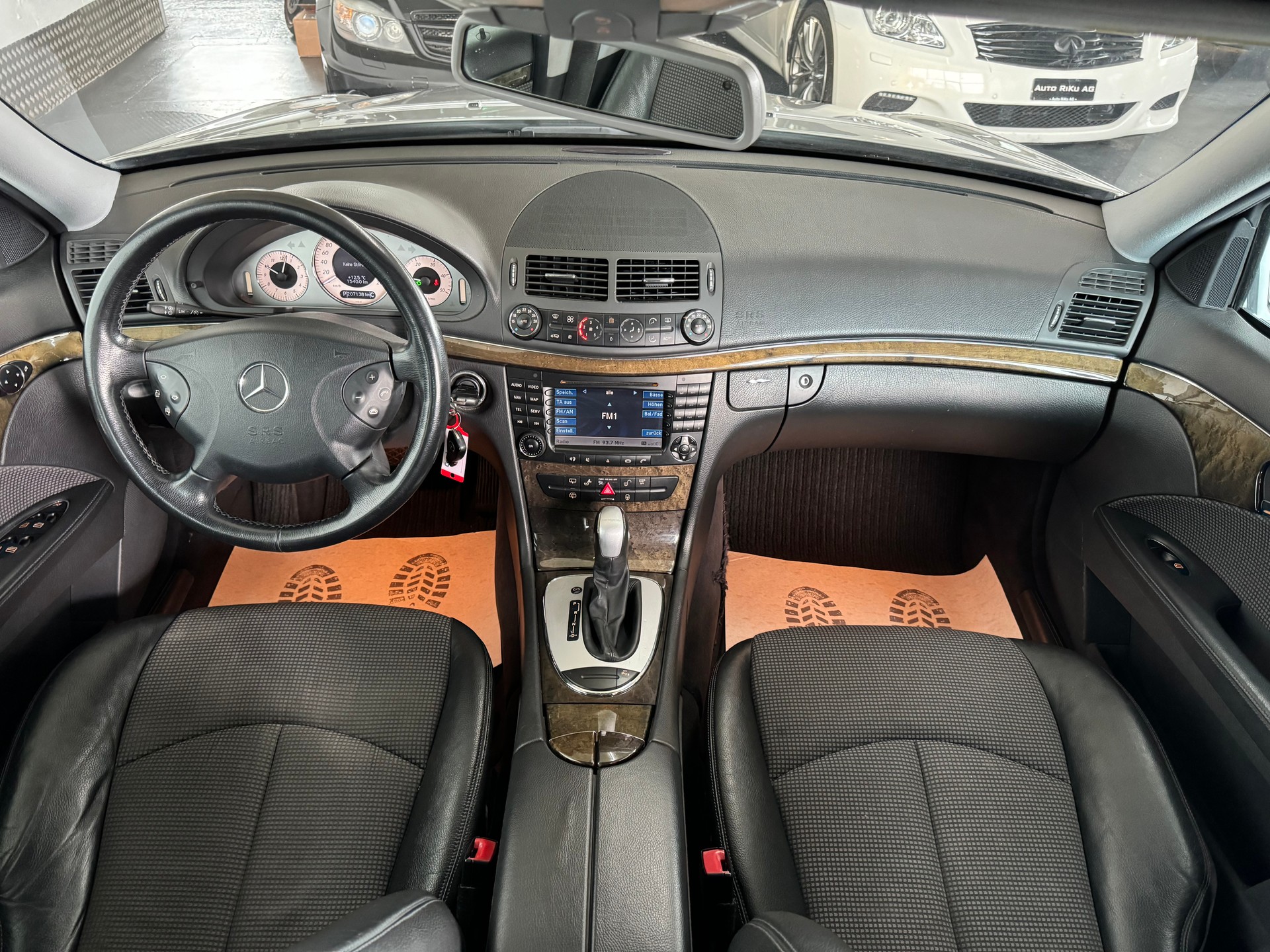 MERCEDES-BENZ E 270 CDI Avantgarde-image-13