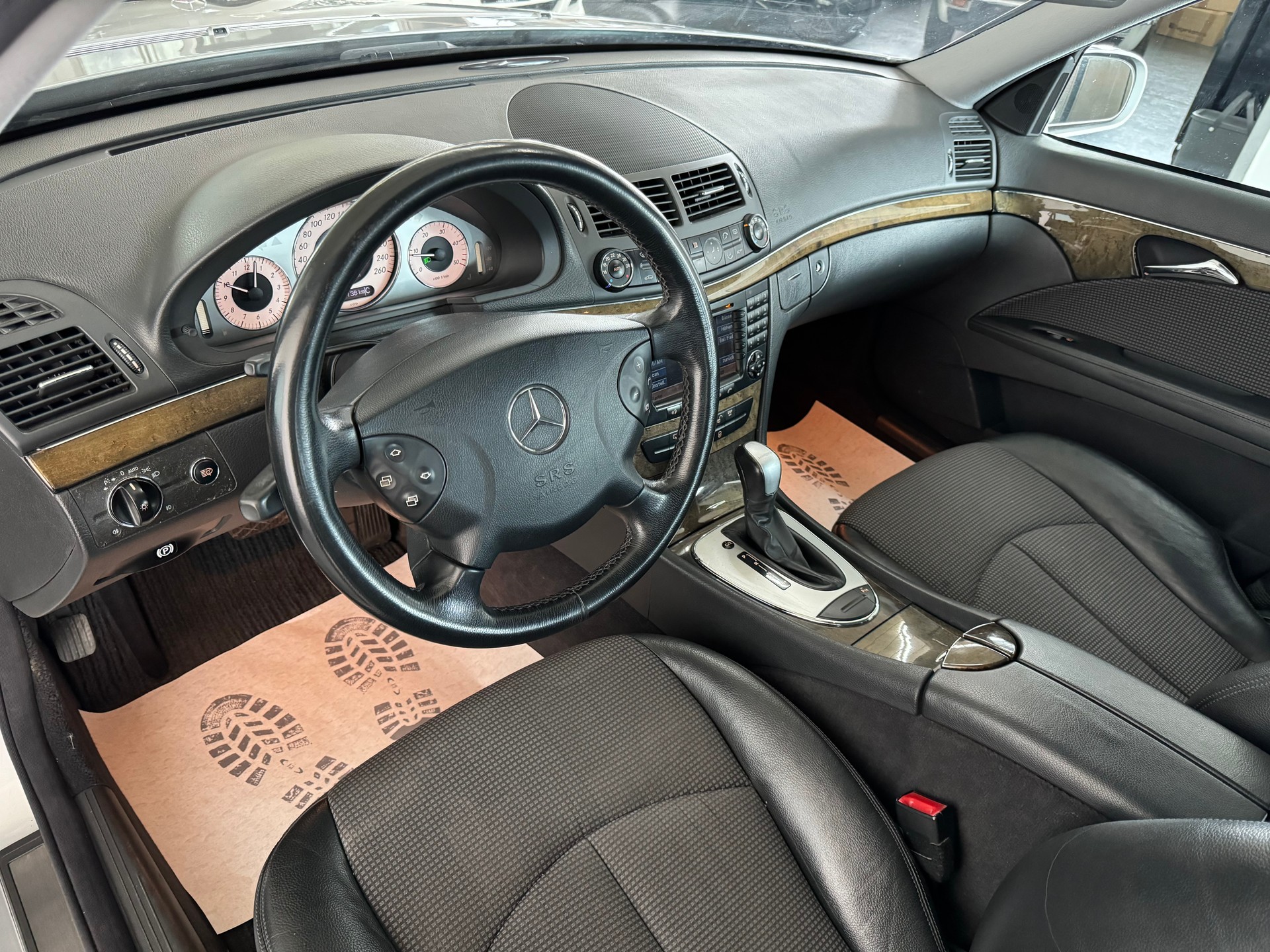 MERCEDES-BENZ E 270 CDI Avantgarde-image-11