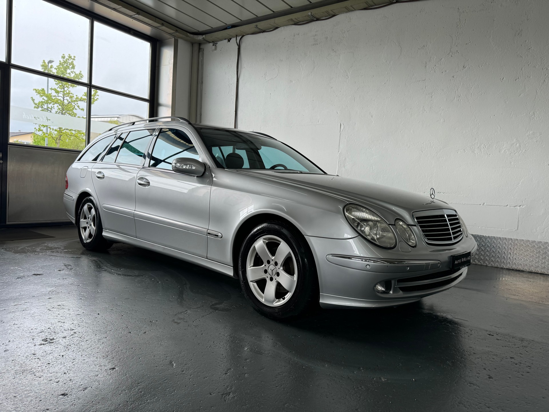 MERCEDES-BENZ E 270 CDI Avantgarde-showroom-element-1