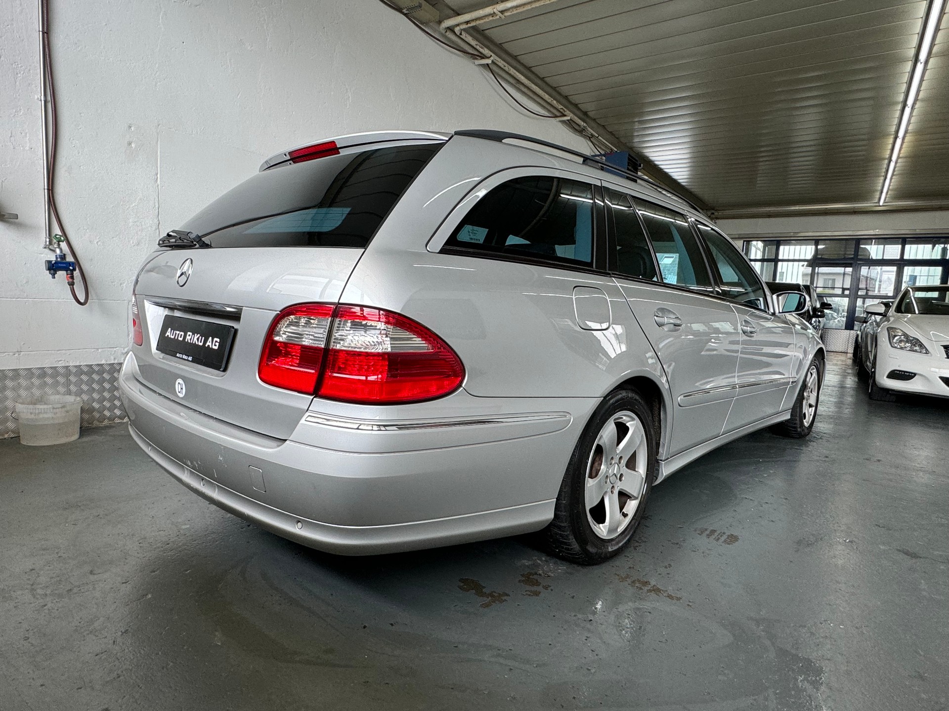 MERCEDES-BENZ E 270 CDI Avantgarde-image-7