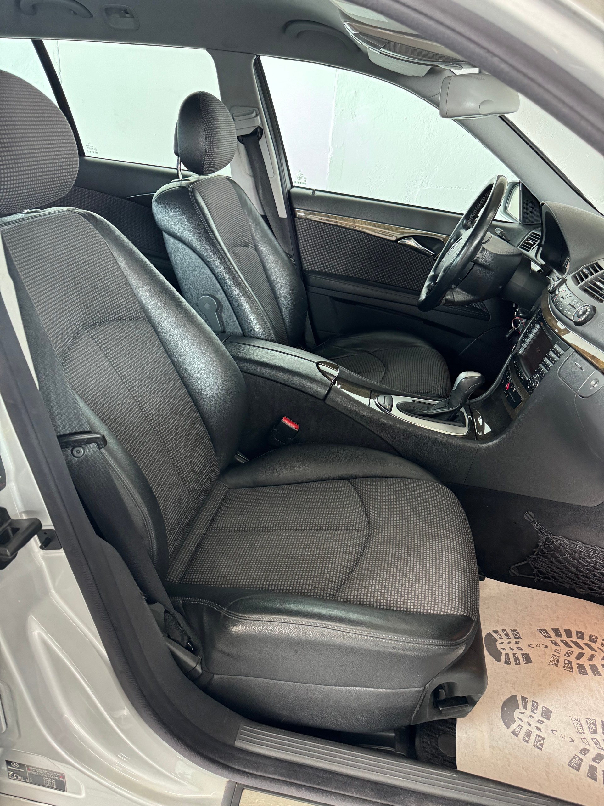 MERCEDES-BENZ E 270 CDI Avantgarde-image-17