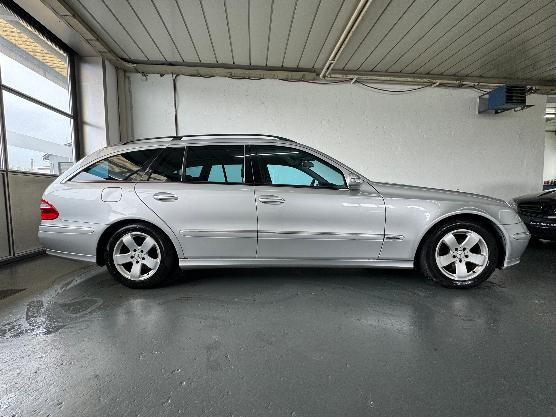 MERCEDES-BENZ E 270 CDI Avantgarde-image-5