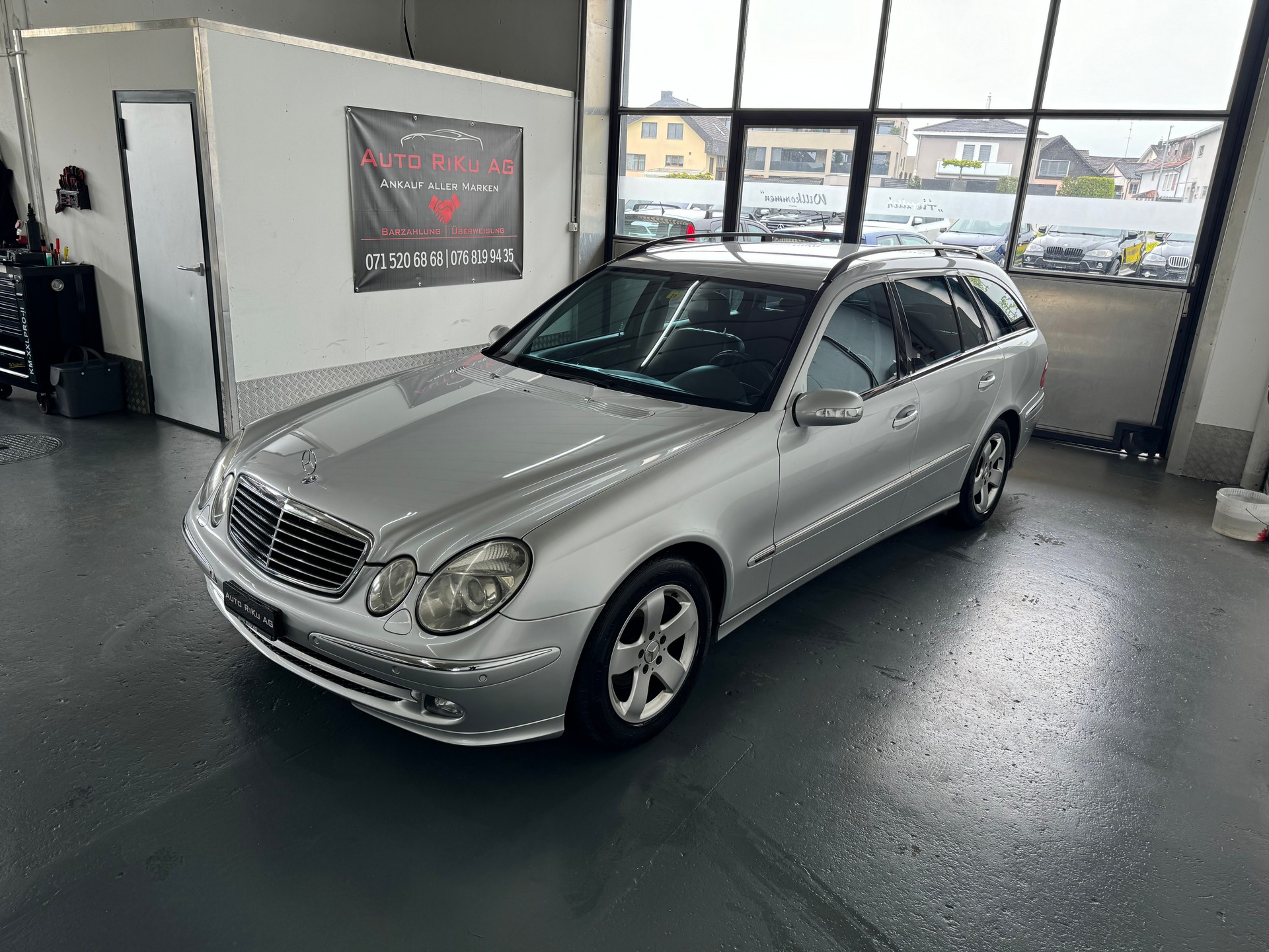 MERCEDES-BENZ E 270 CDI Avantgarde-showroom-element-3