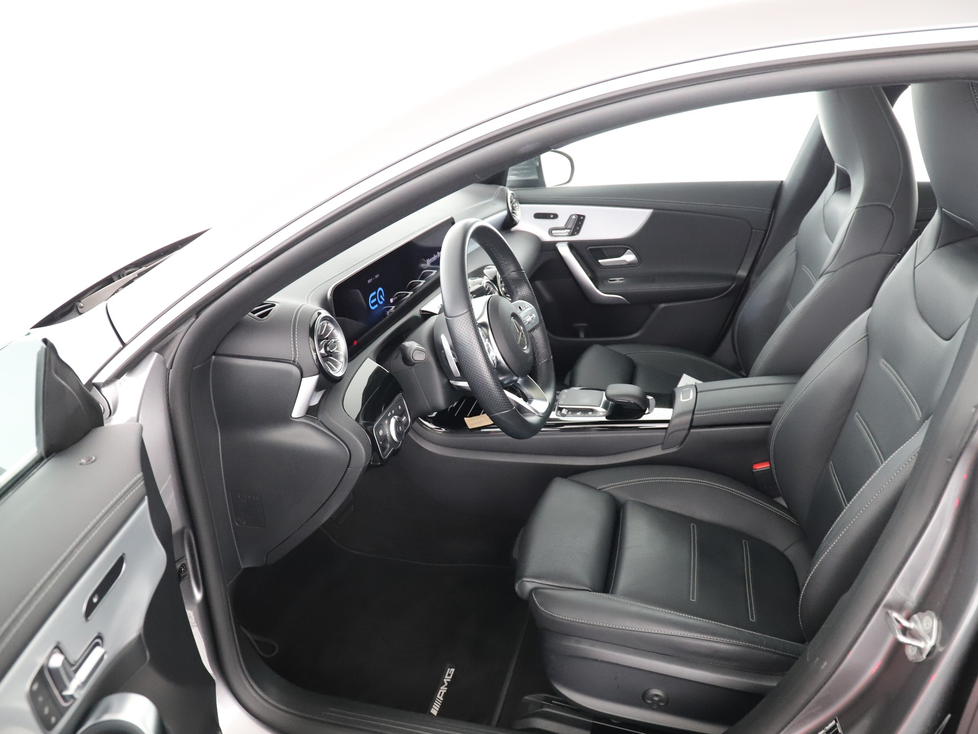 MERCEDES-BENZ CLA 250 e AMG Line-image-9