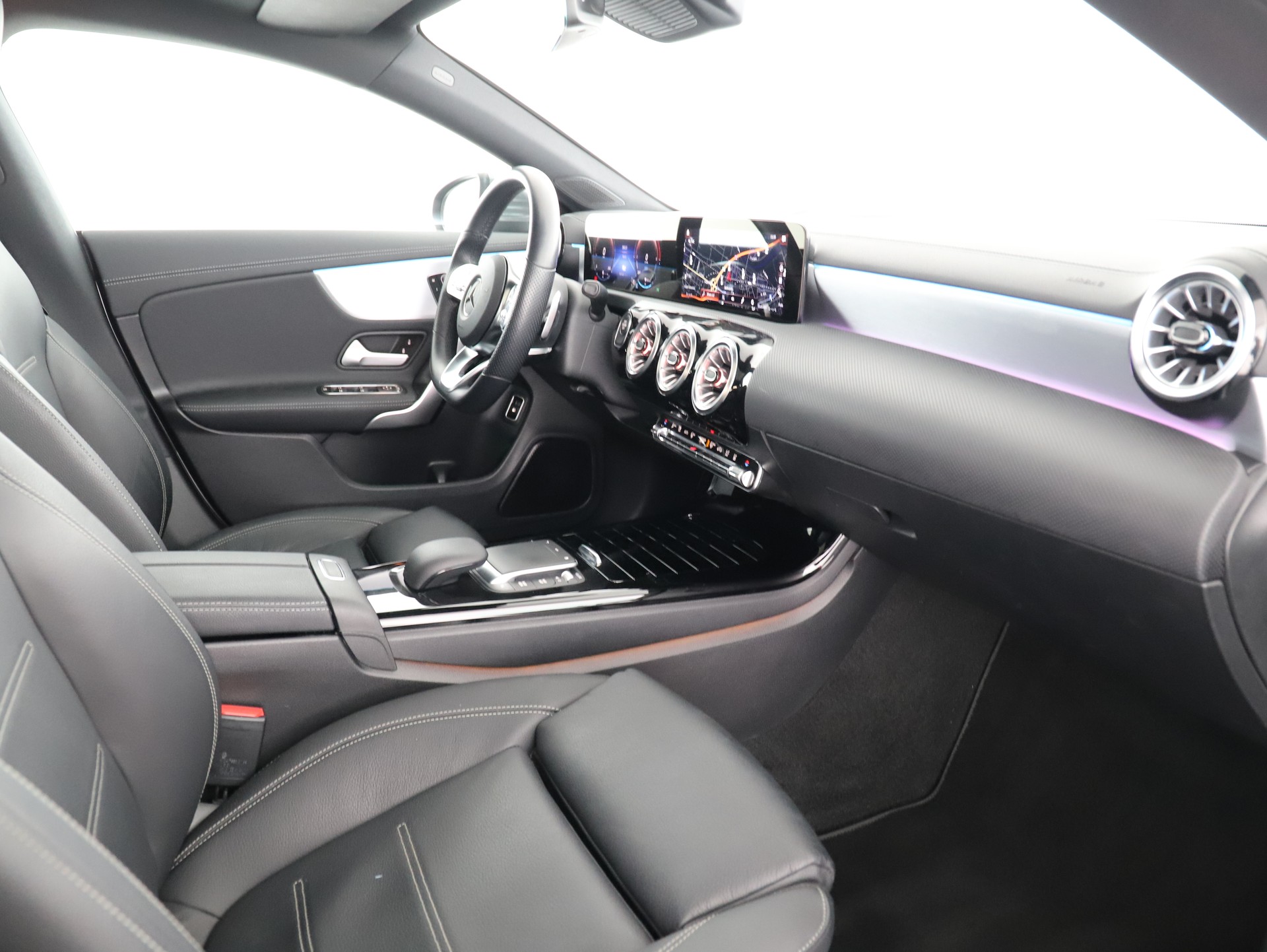MERCEDES-BENZ CLA 250 e AMG Line-image-10