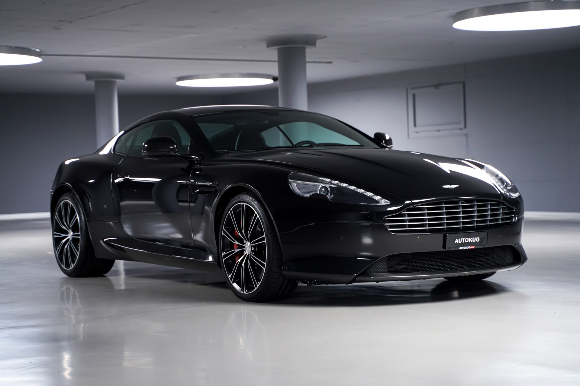 ASTON MARTIN DB9 Carbon Black Touchtronic 2-showroom-element-2
