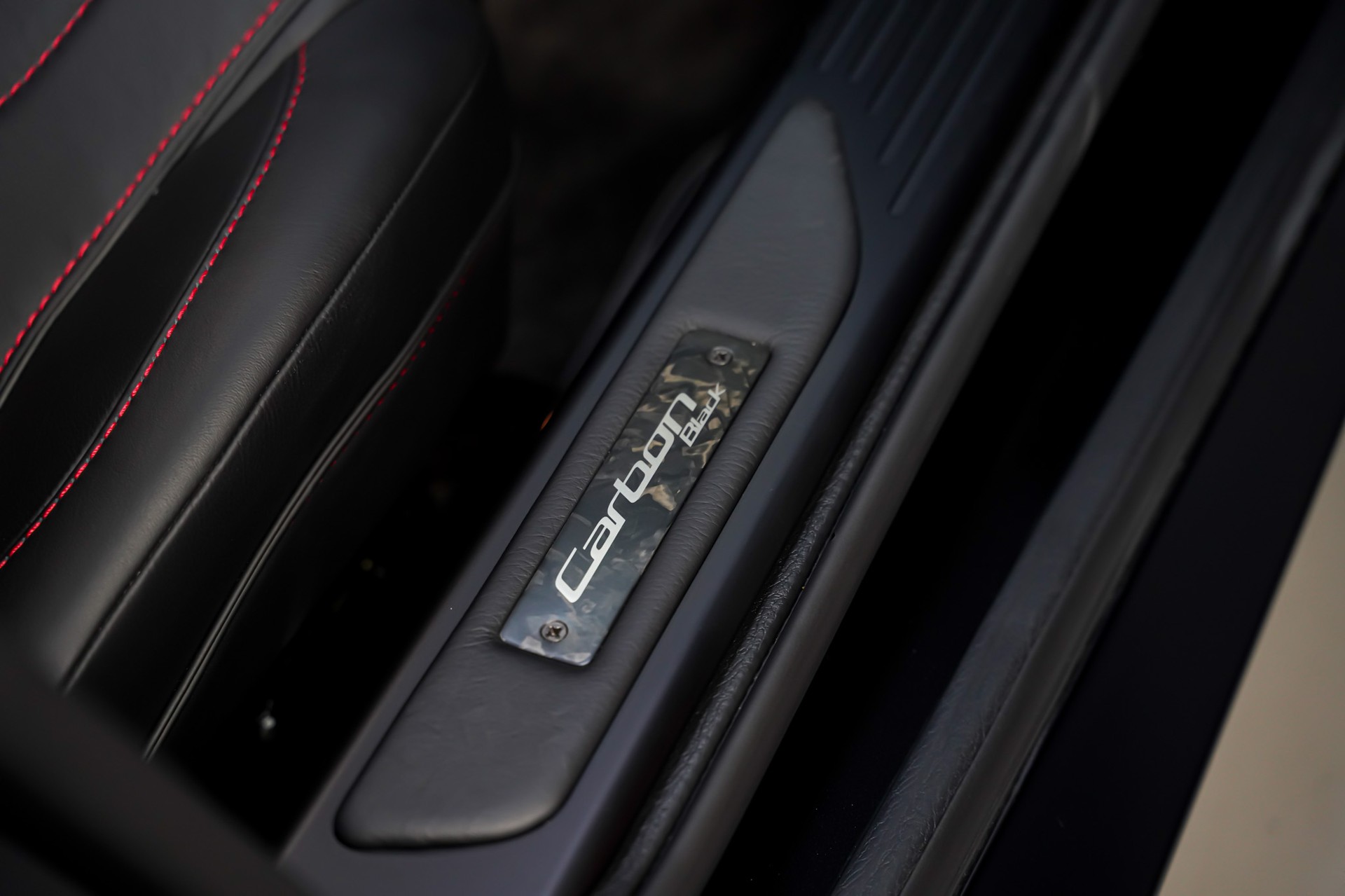 ASTON MARTIN DB9 Carbon Black Touchtronic 2-image-17