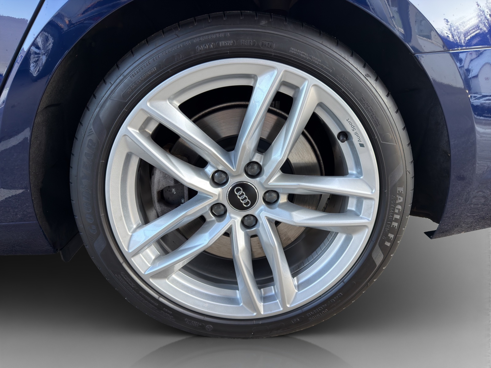 AUDI A4 Avant 45 TFSI Sport Attraction S-tronic quattro-image-13