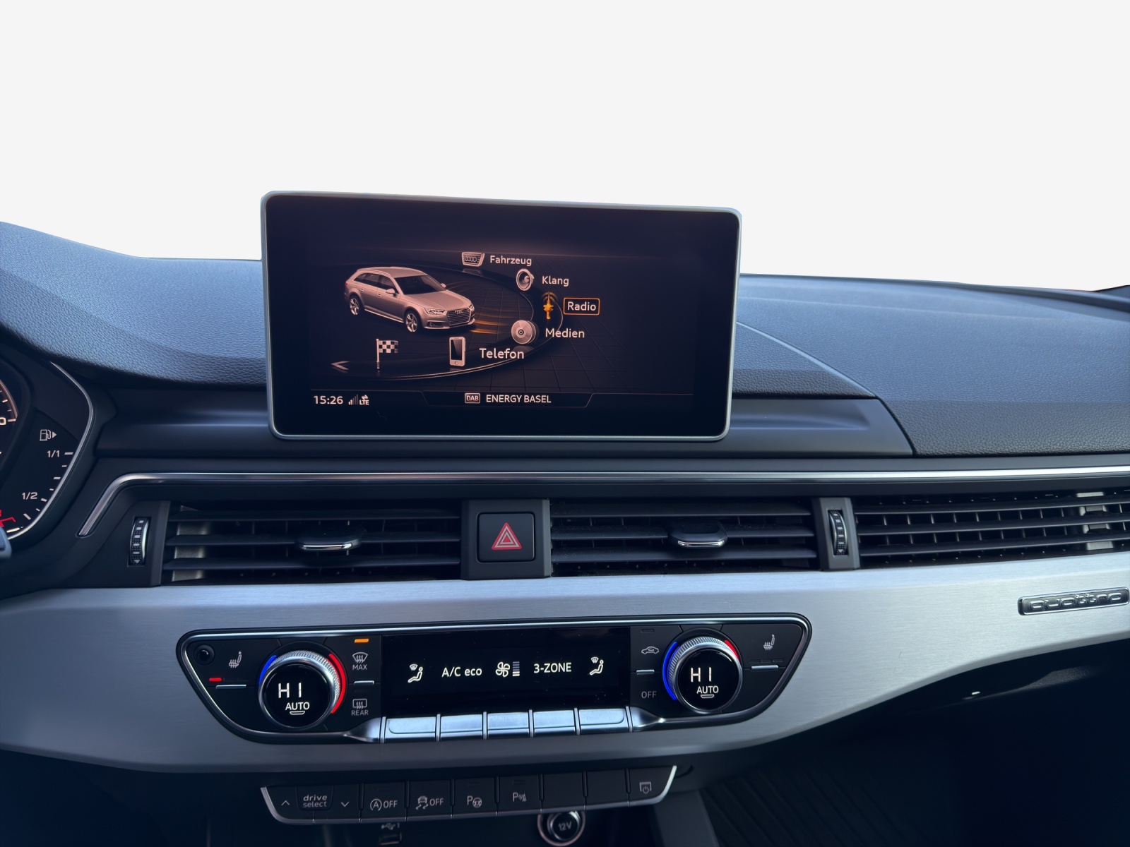 AUDI A4 Avant 45 TFSI Sport Attraction S-tronic quattro-image-10