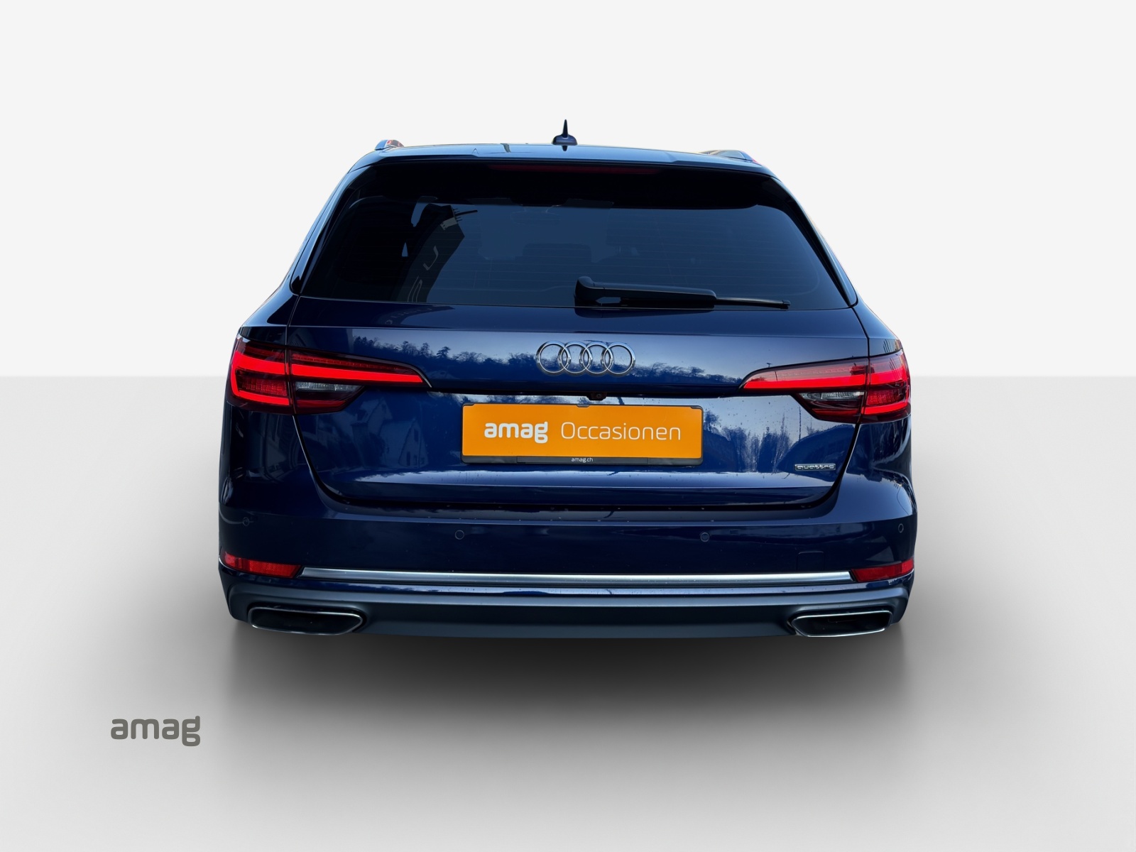 AUDI A4 Avant 45 TFSI Sport Attraction S-tronic quattro-image-3