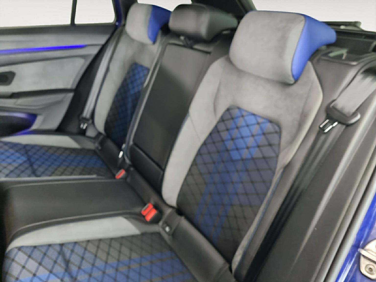 VW Golf Variant 2.0 R 4M DSG ABT 380PS-image-14
