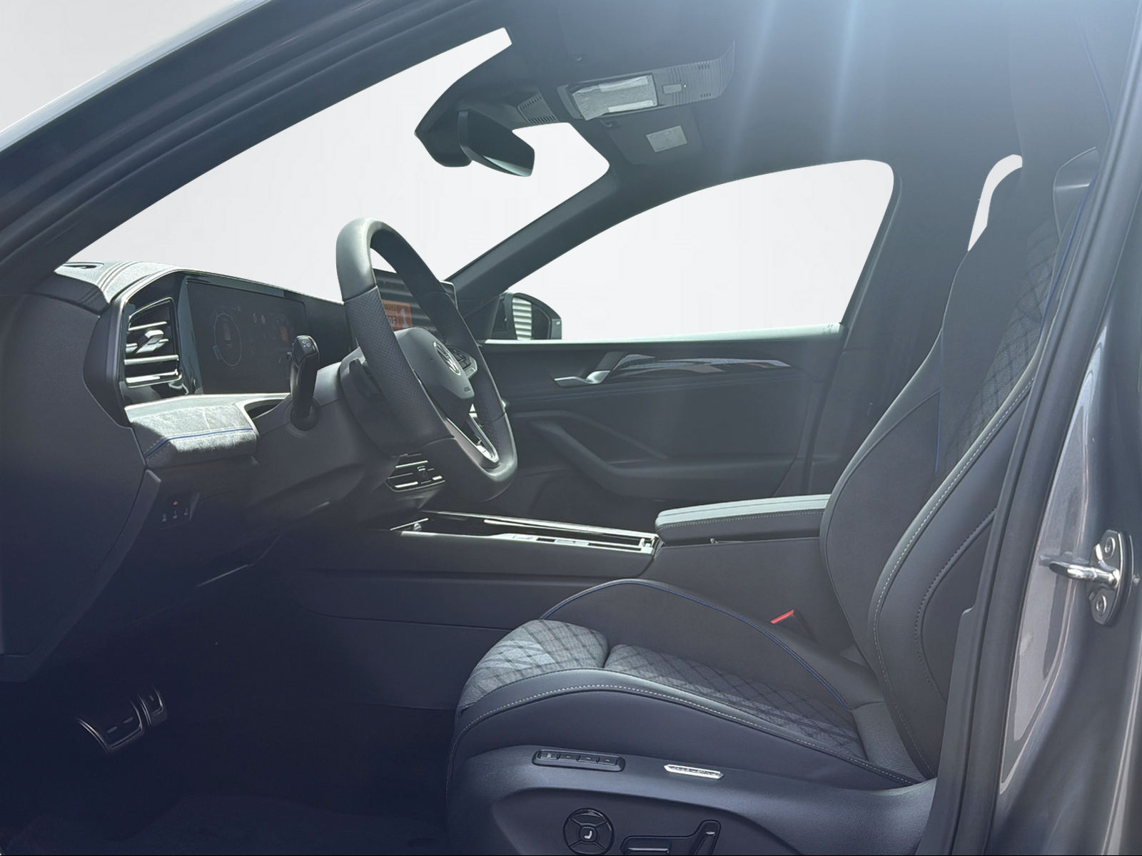 VW Passat Variant 2.0 TSI R-Line DSG 4motion-image-7