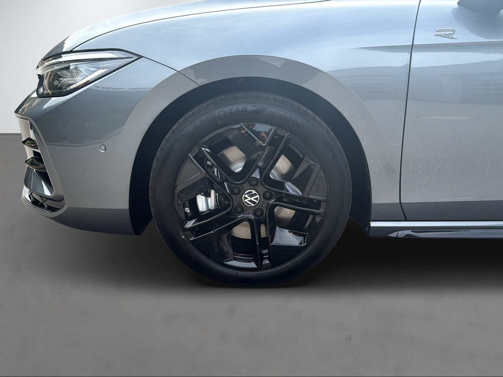 VW Passat Variant 2.0 TSI R-Line DSG 4motion-image-6
