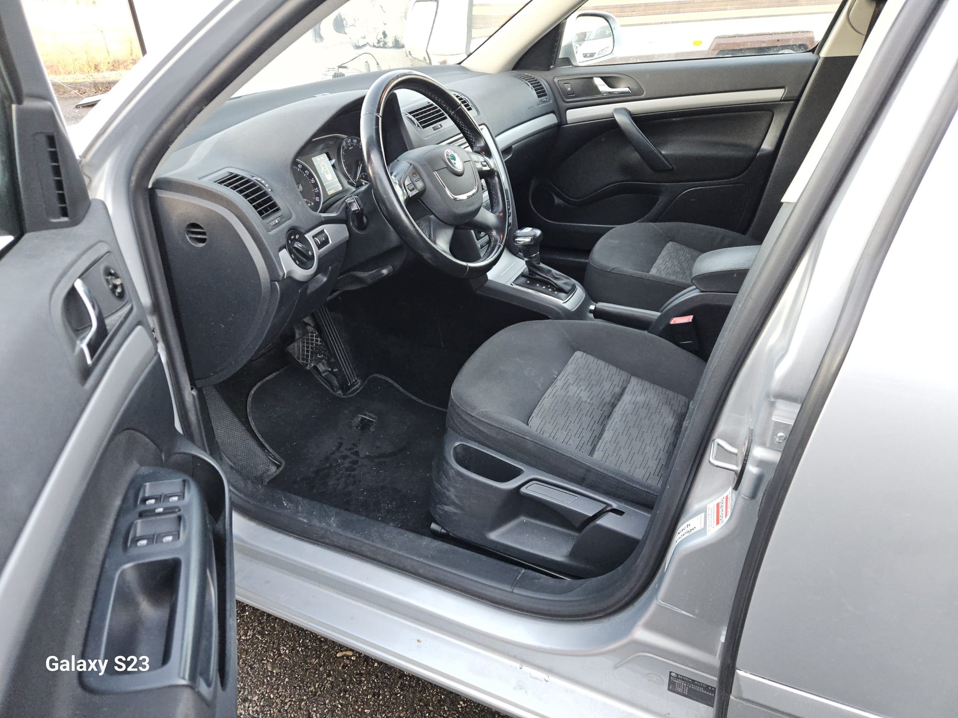 SKODA Octavia Combi 2.0 TDI Ambition 4x4 DSG-image-10