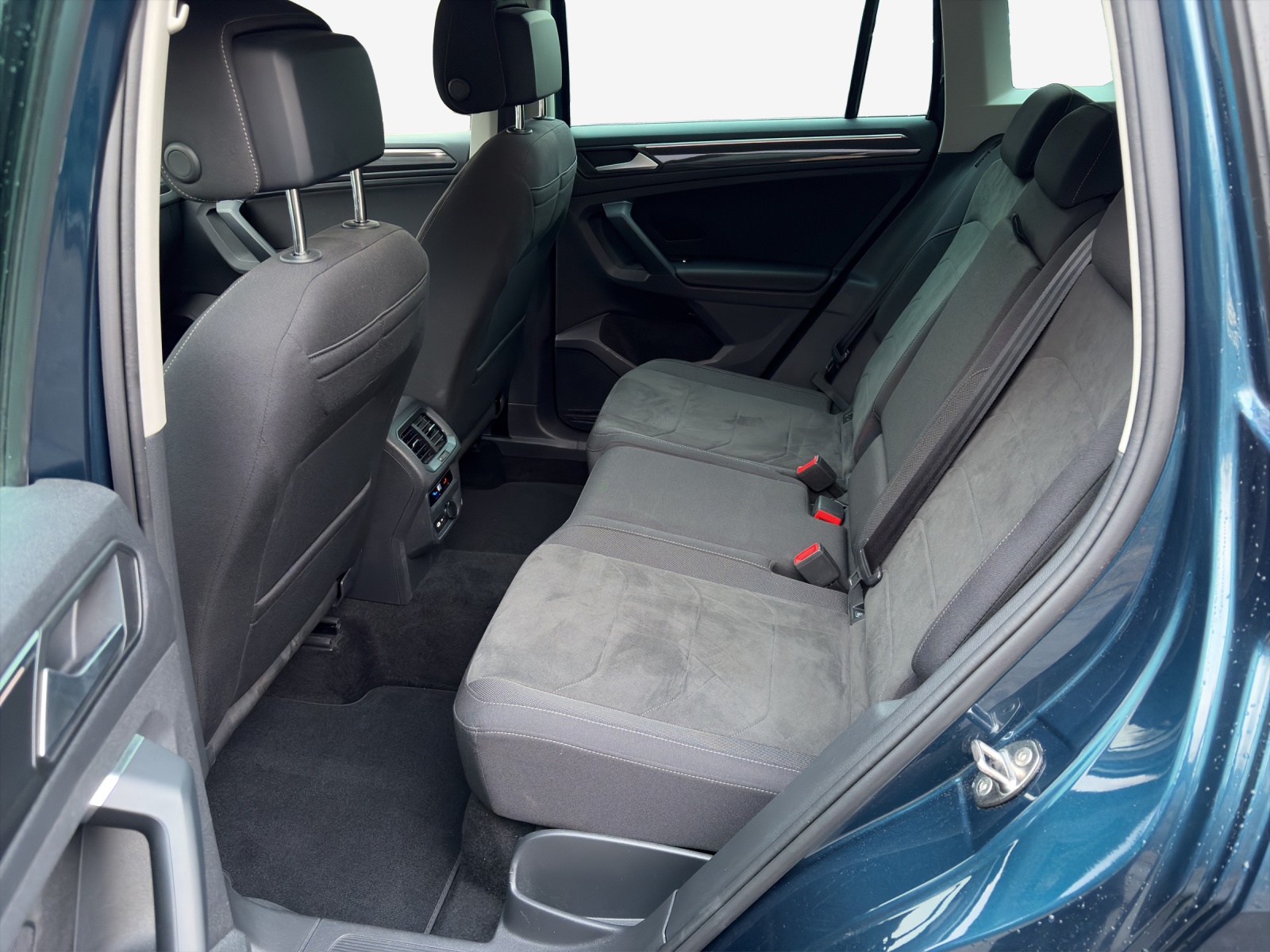 VW Tiguan 2.0TSI Life 4Motion DSG-image-11