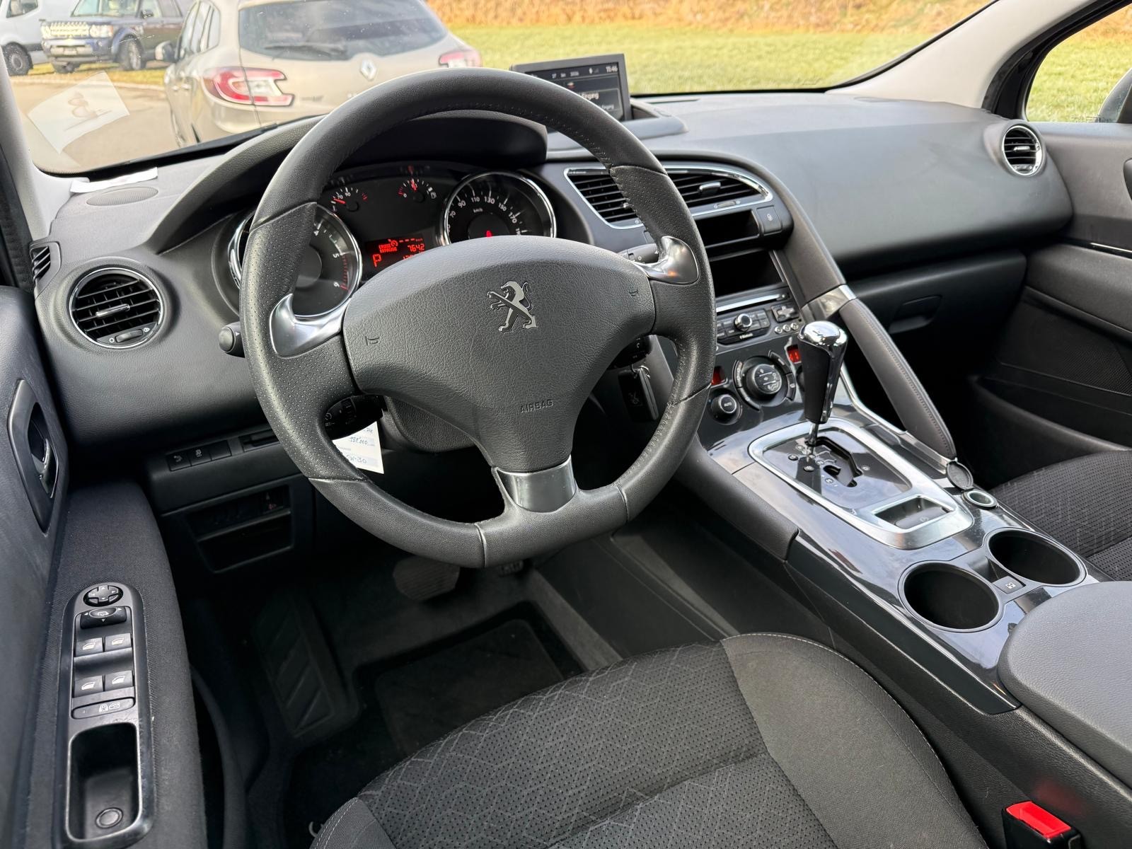 PEUGEOT 3008 2.0 HDI Style Tiptronic-image-6