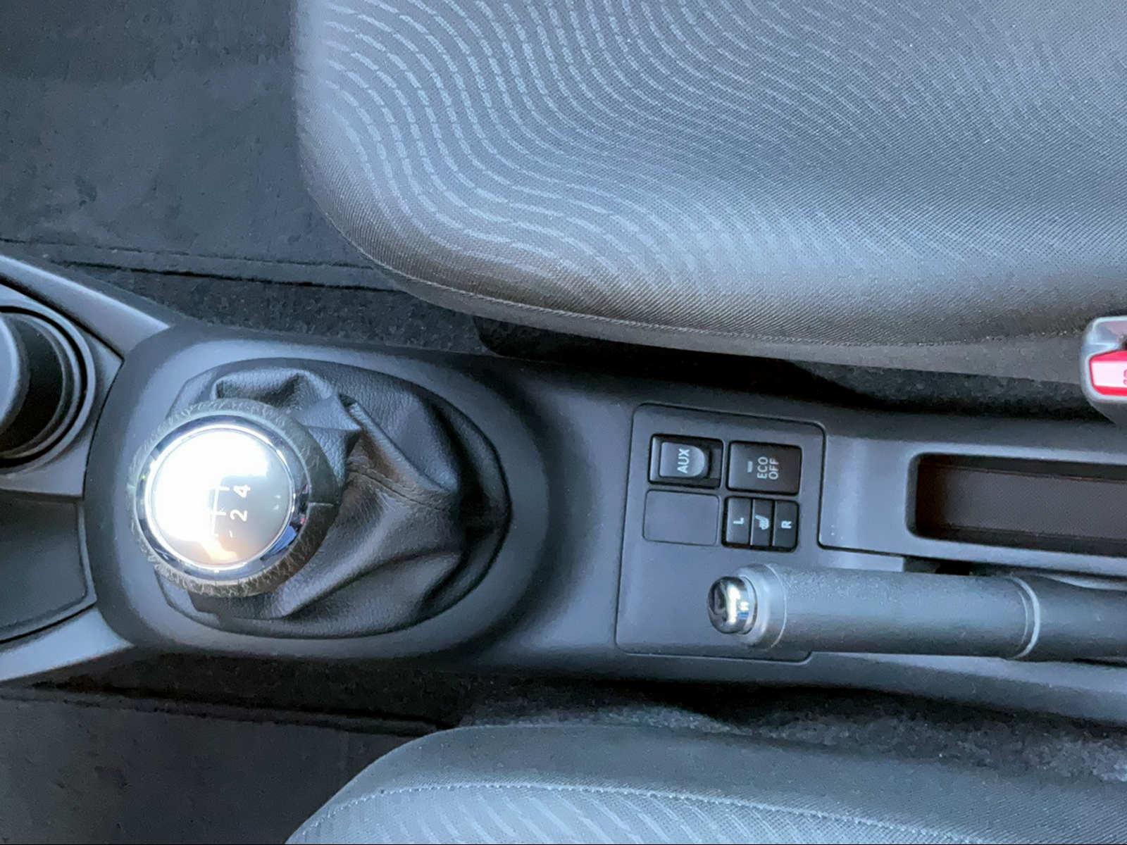 TOYOTA Yaris 1.33 VVT-i Linea Sol-image-10