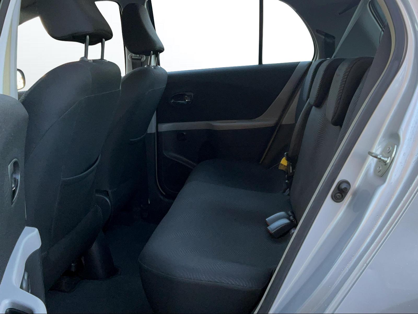 TOYOTA Yaris 1.33 VVT-i Linea Sol-image-9