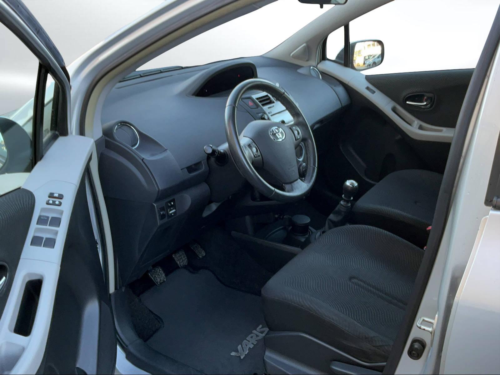 TOYOTA Yaris 1.33 VVT-i Linea Sol-image-2