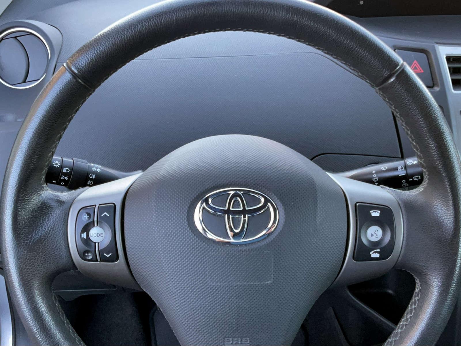 TOYOTA Yaris 1.33 VVT-i Linea Sol-image-4