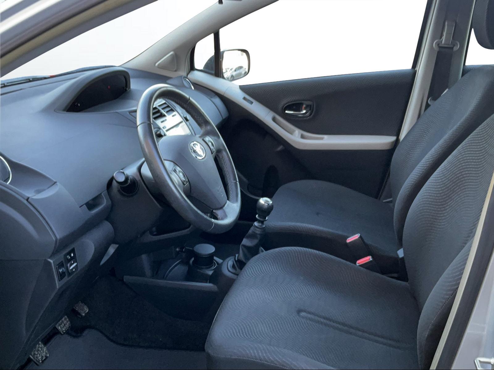TOYOTA Yaris 1.33 VVT-i Linea Sol-image-3