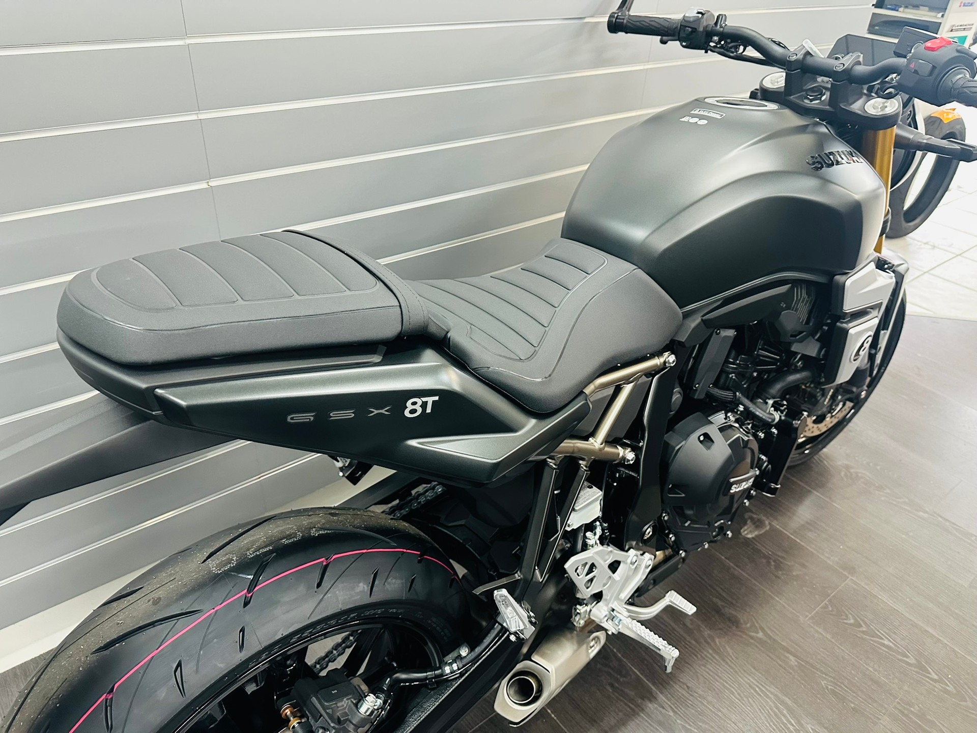 SUZUKI GSX-8T-showroom-element-3