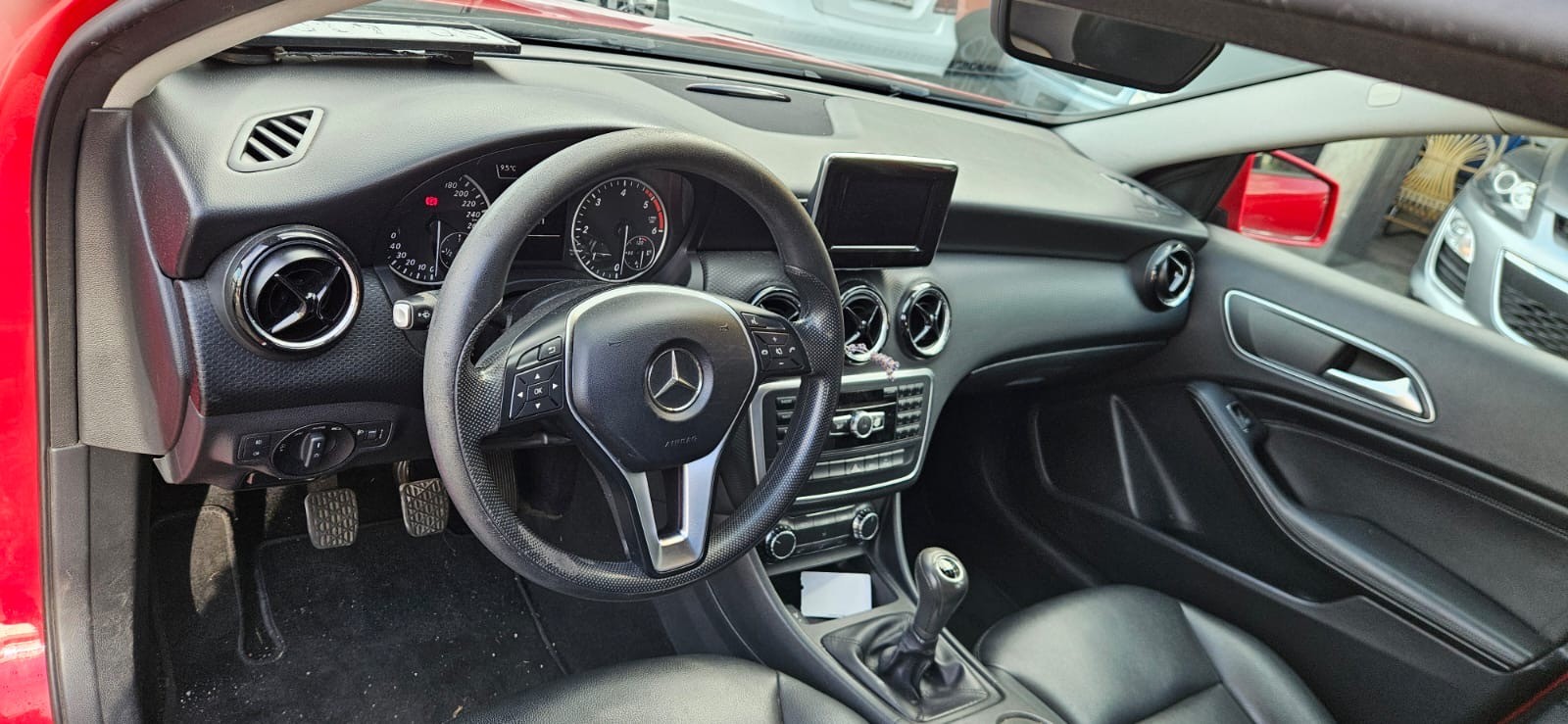 MERCEDES-BENZ A 200 CDI-image-1