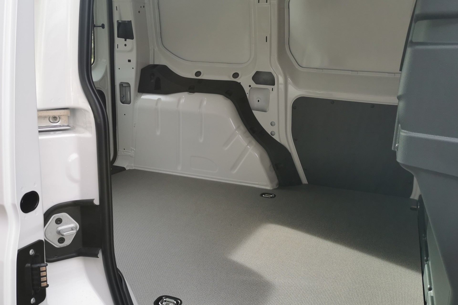 VW Caddy Cargo 2.0TDI Entry-image-11