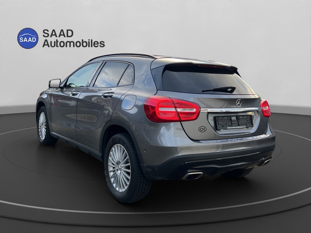 MERCEDES-BENZ GLA 200 AMG Line 7G-DCT-image-3
