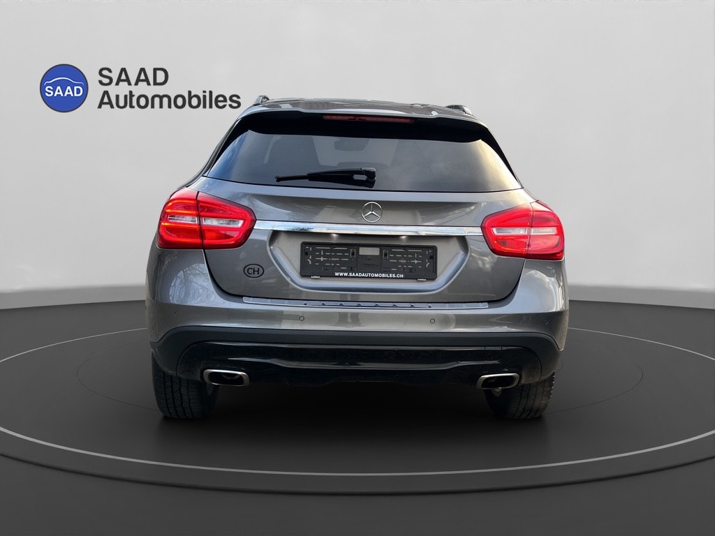 MERCEDES-BENZ GLA 200 AMG Line 7G-DCT-image-4