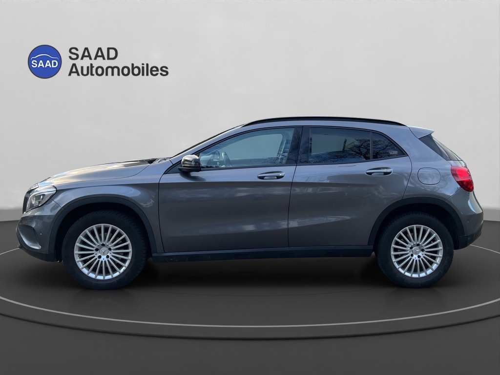 MERCEDES-BENZ GLA 200 AMG Line 7G-DCT-image-2