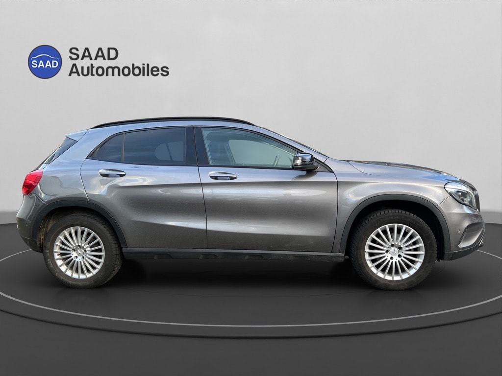 MERCEDES-BENZ GLA 200 AMG Line 7G-DCT-image-6