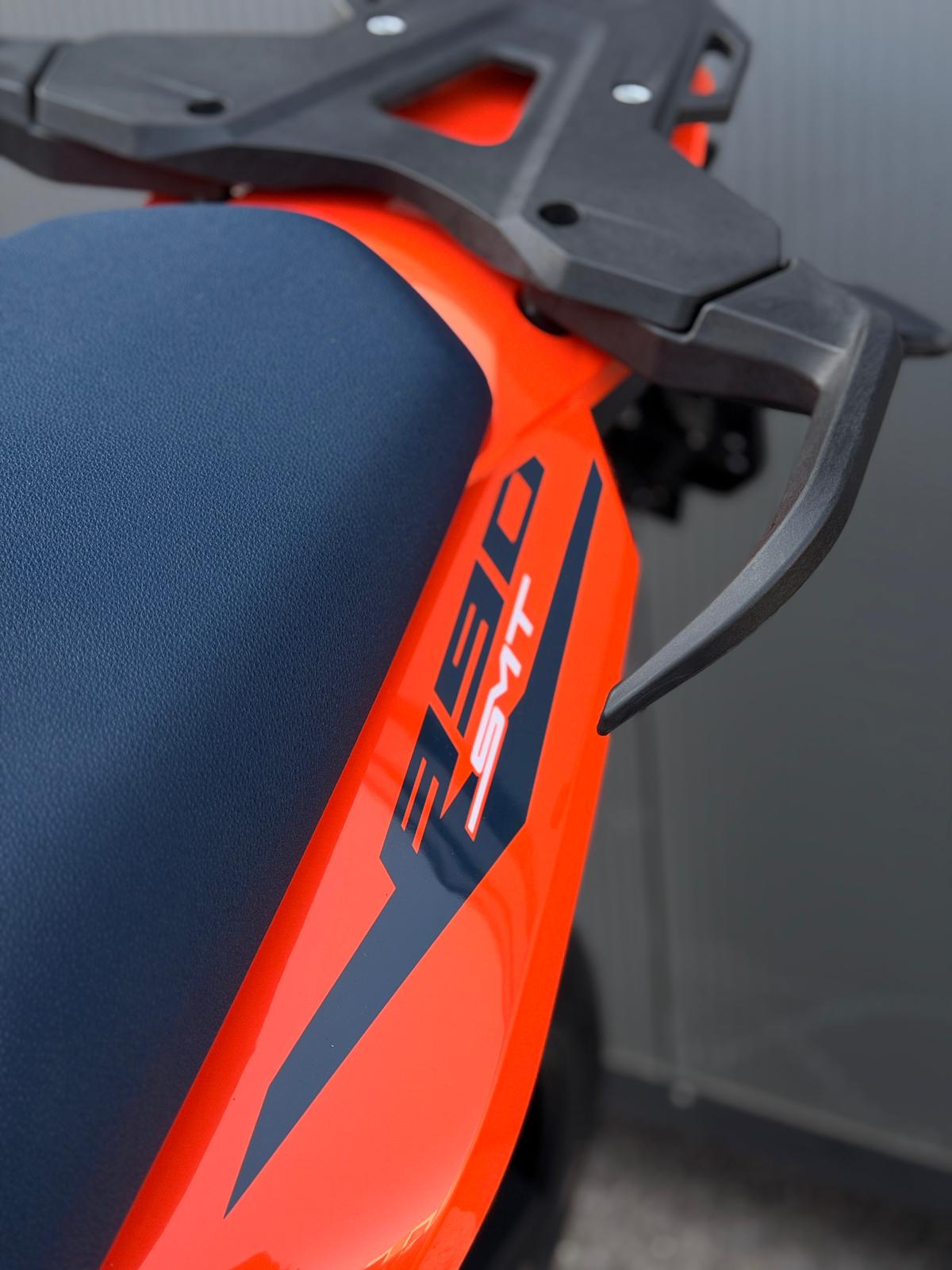 KTM 890 SMT 2026-showroom-element-2