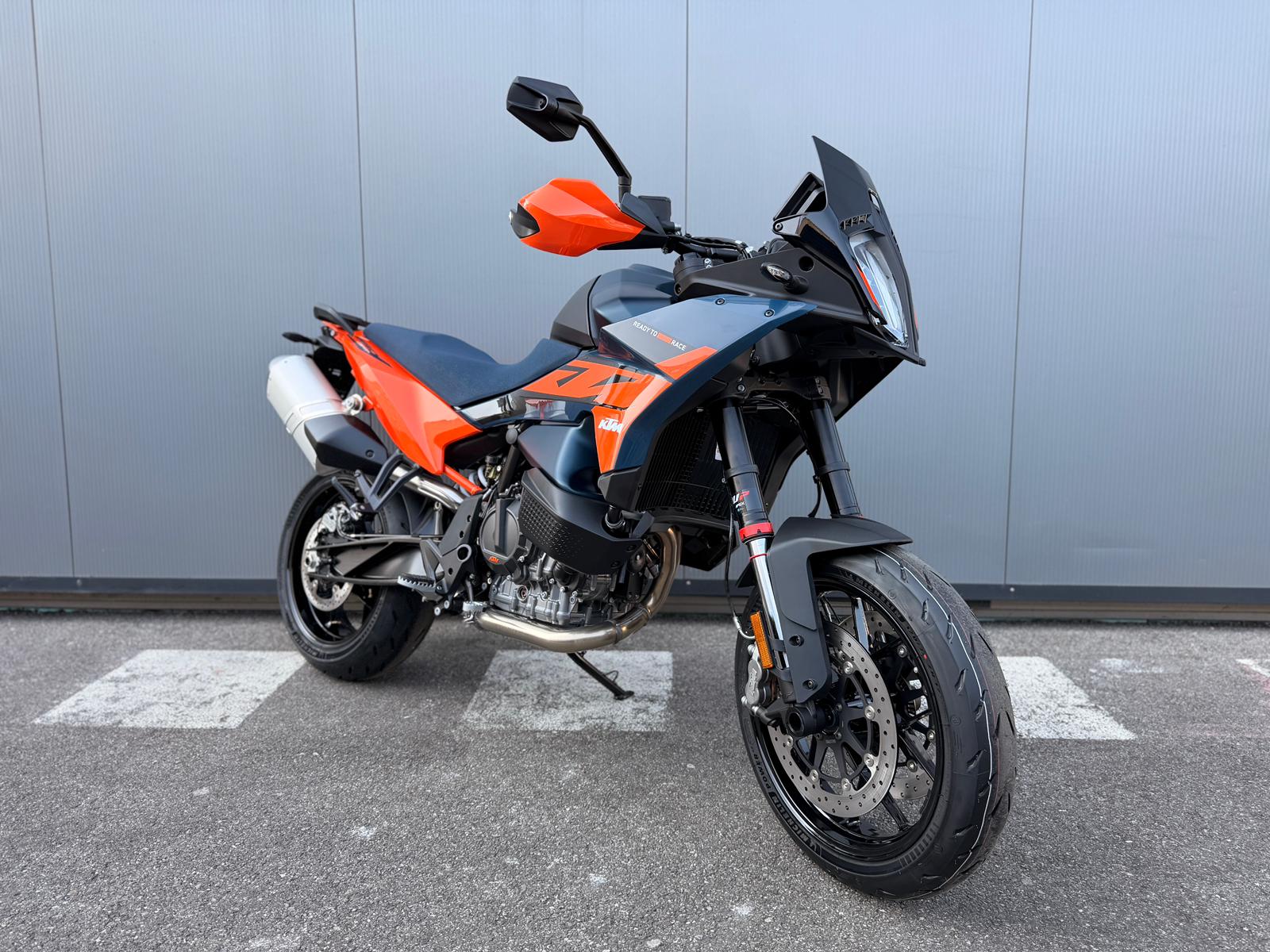 KTM 890 SMT 2026-showroom-element-1