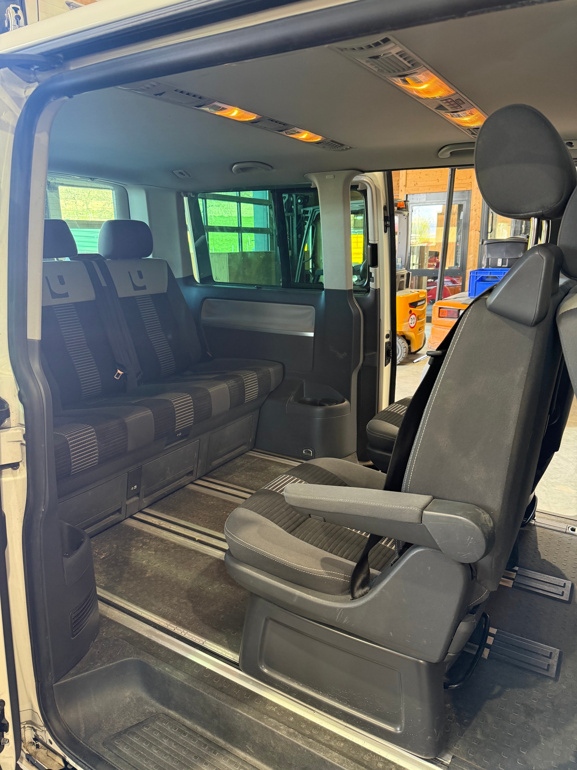 VW Multivan UNITET Comfortline 4 Motion-image-8