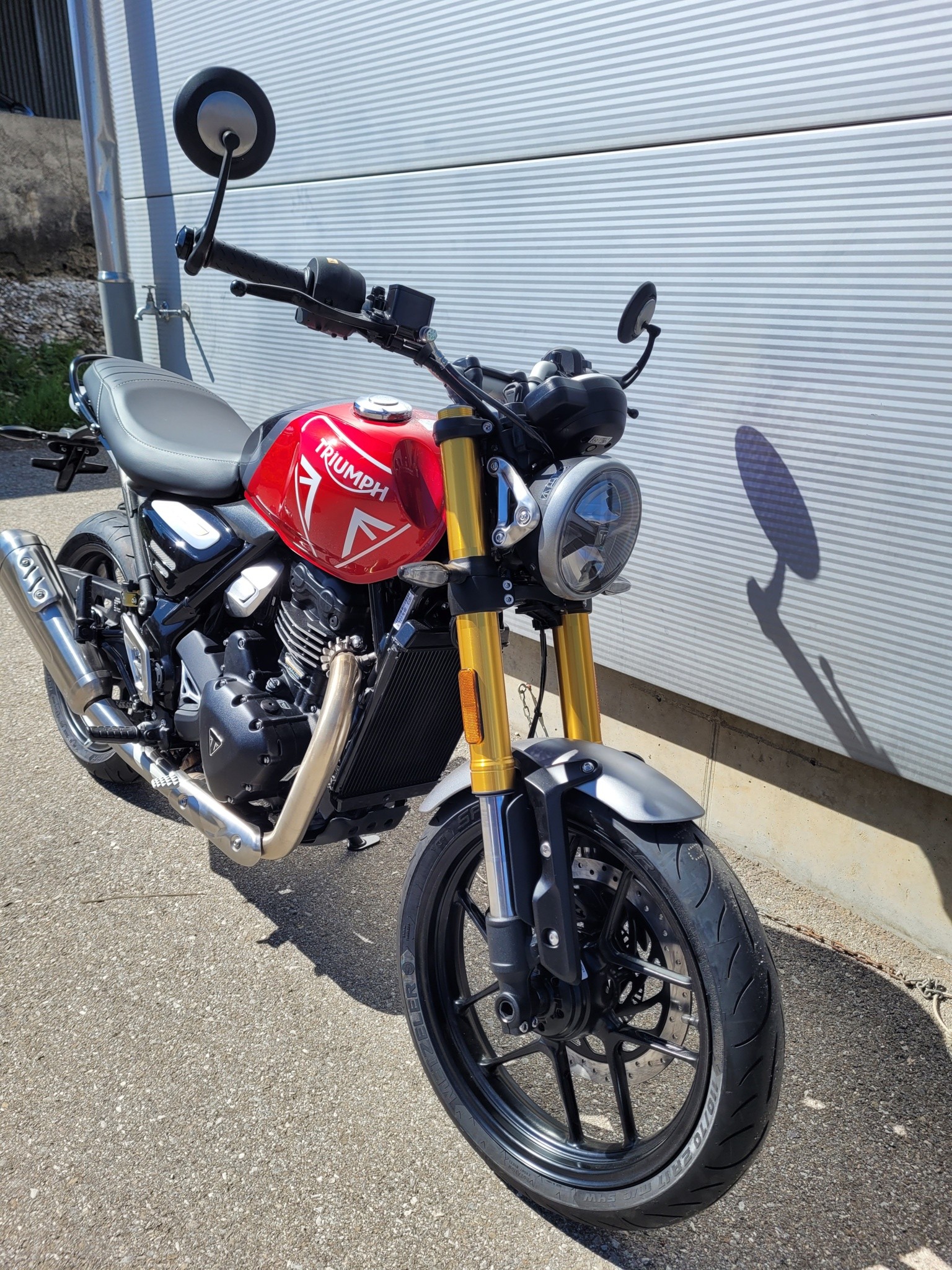 TRIUMPH Speed 400-showroom-element-1
