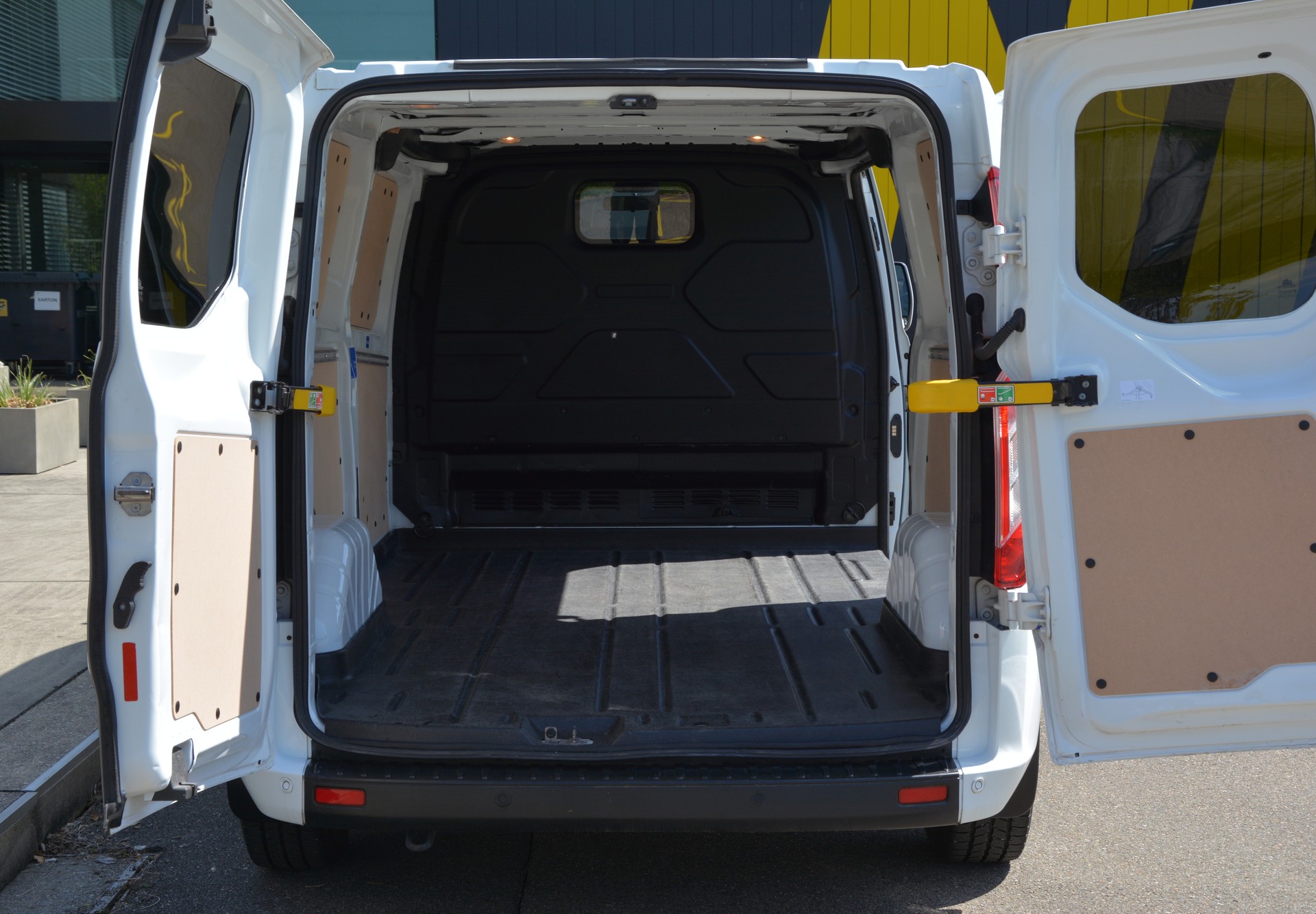 FORD Transit Custom Van 300 L2H1 Trend A-image-13