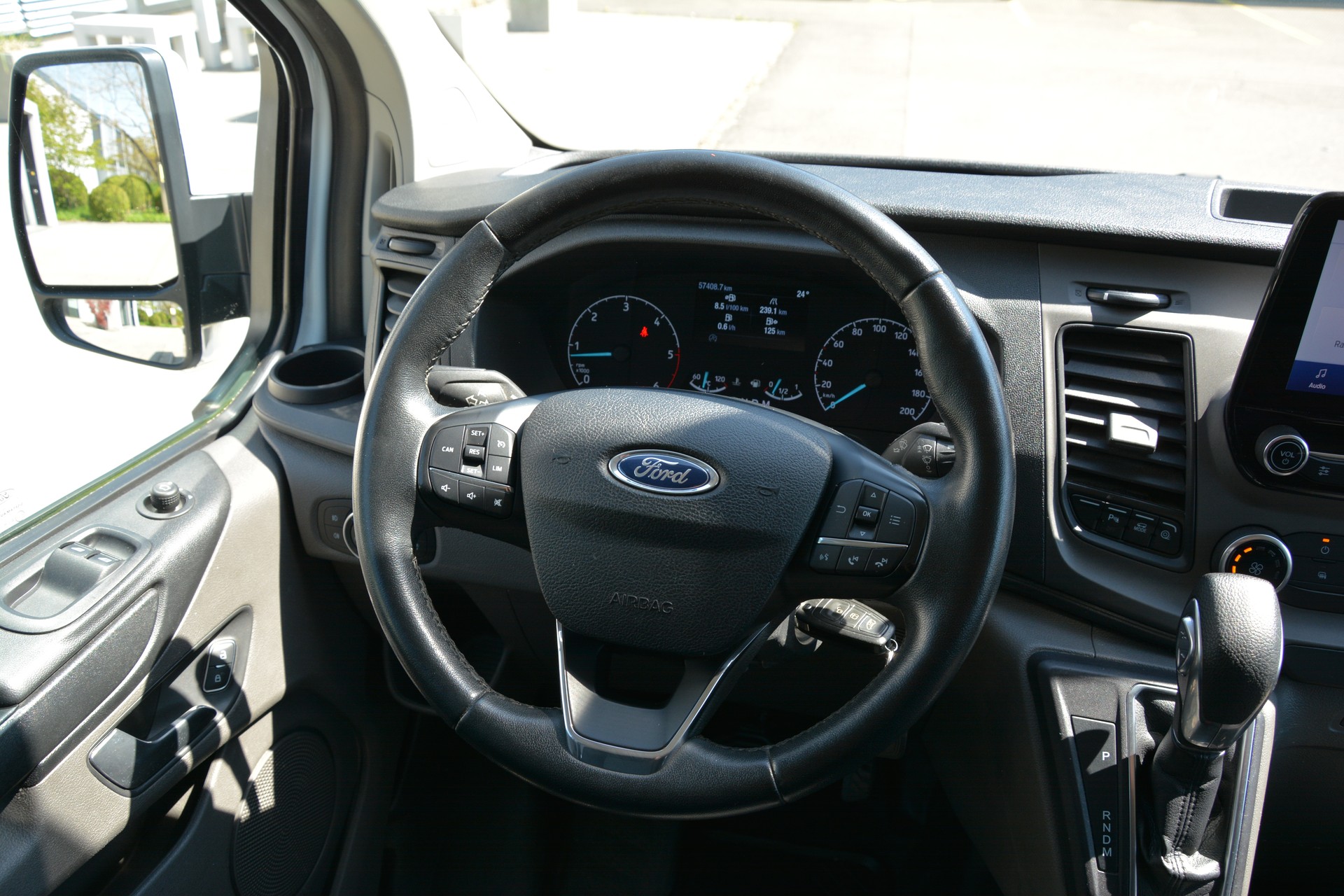 FORD Transit Custom Van 300 L2H1 Trend A-image-9