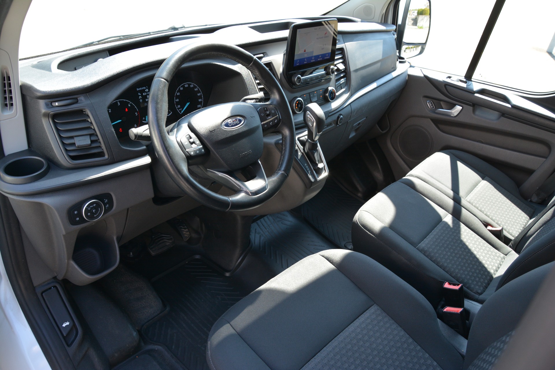 FORD Transit Custom Van 300 L2H1 Trend A-image-8