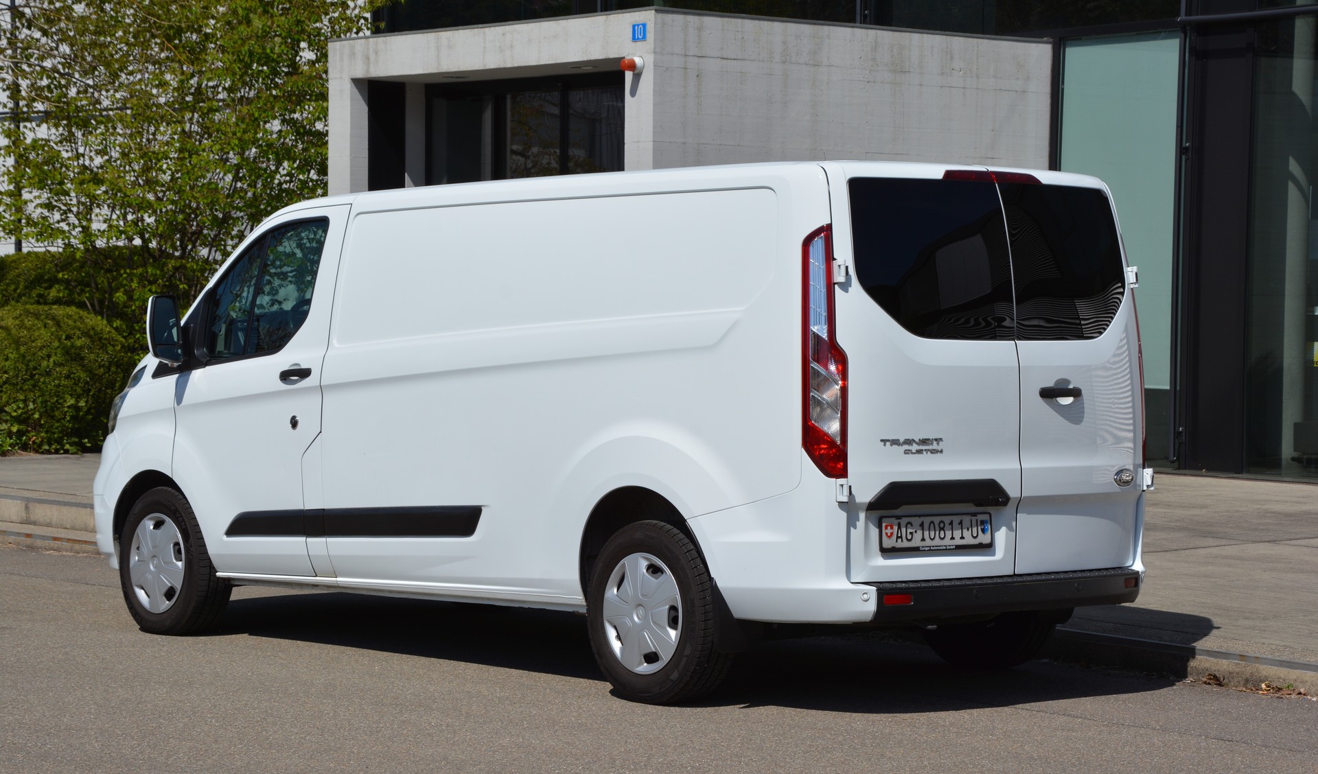 FORD Transit Custom Van 300 L2H1 Trend A-image-4