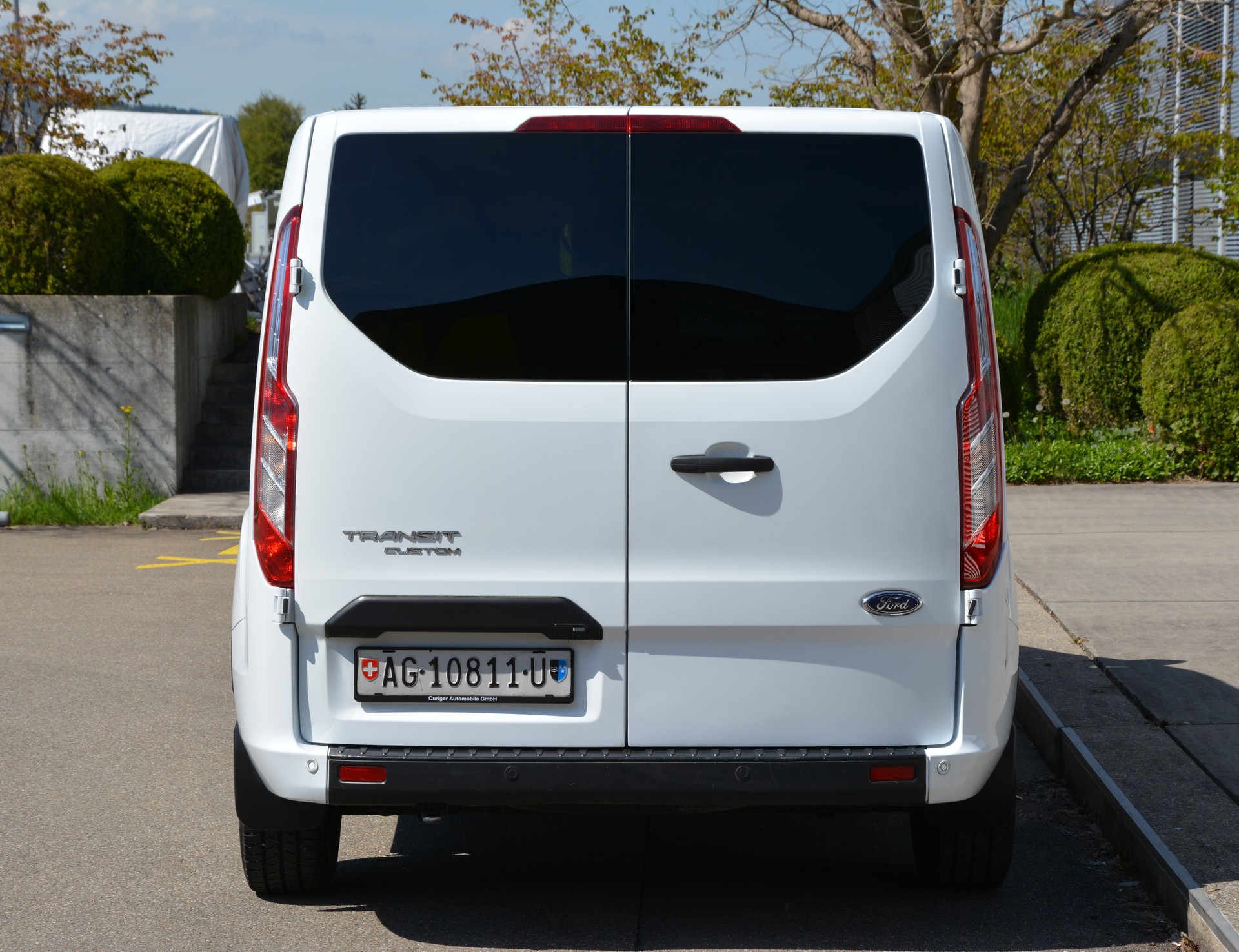 FORD Transit Custom Van 300 L2H1 Trend A-image-3