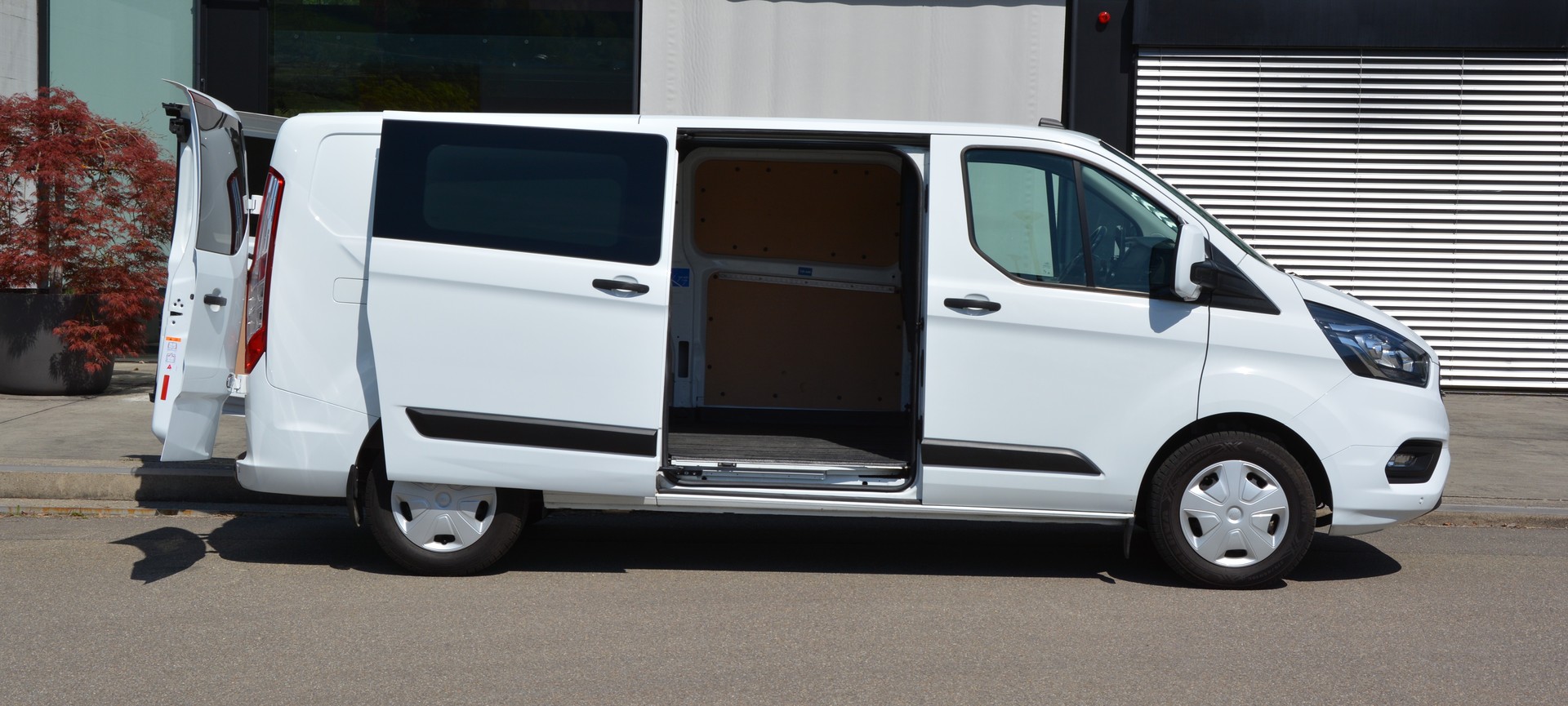 FORD Transit Custom Van 300 L2H1 Trend A-image-11