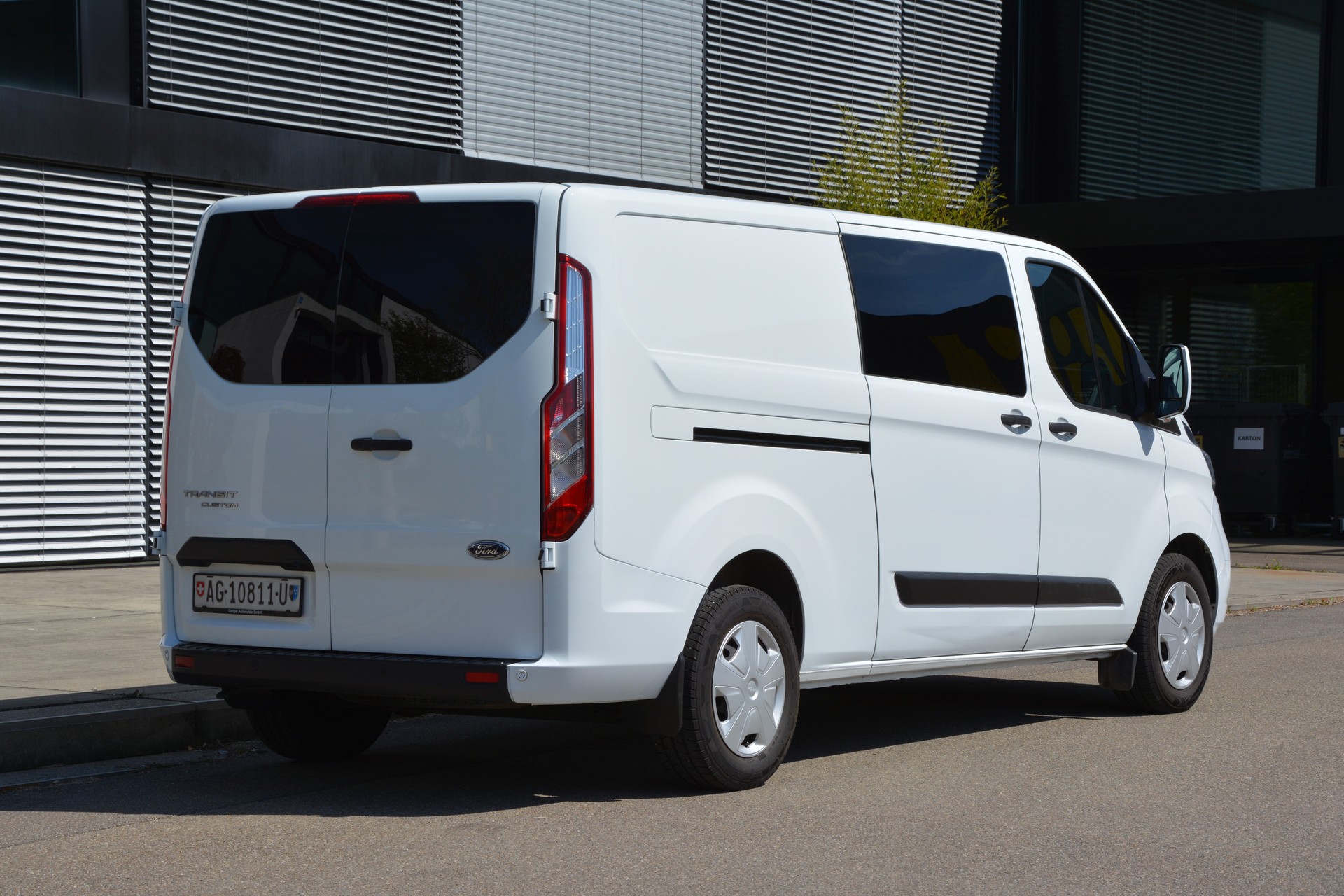 FORD Transit Custom Van 300 L2H1 Trend A-image-2