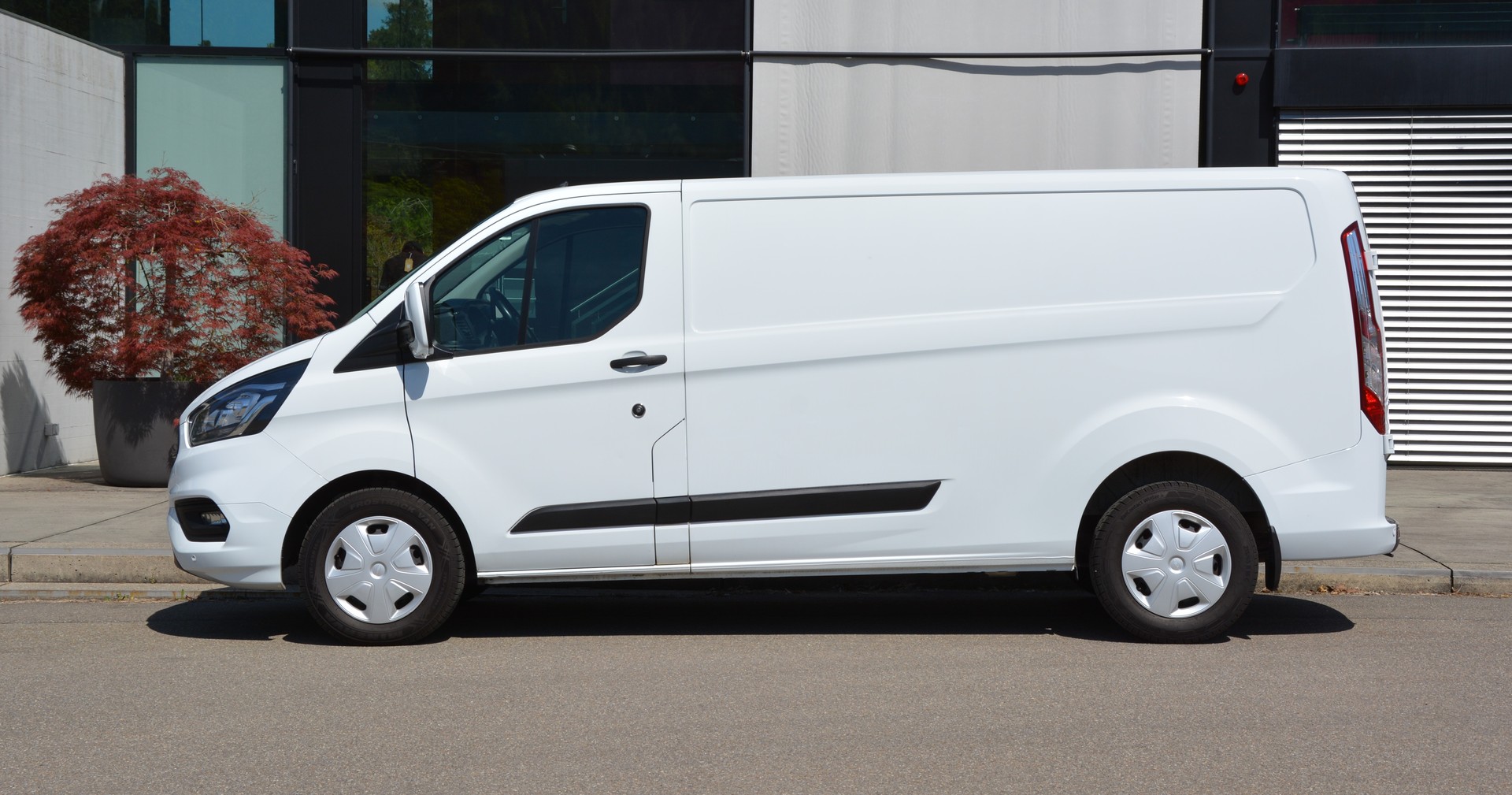 FORD Transit Custom Van 300 L2H1 Trend A-image-5